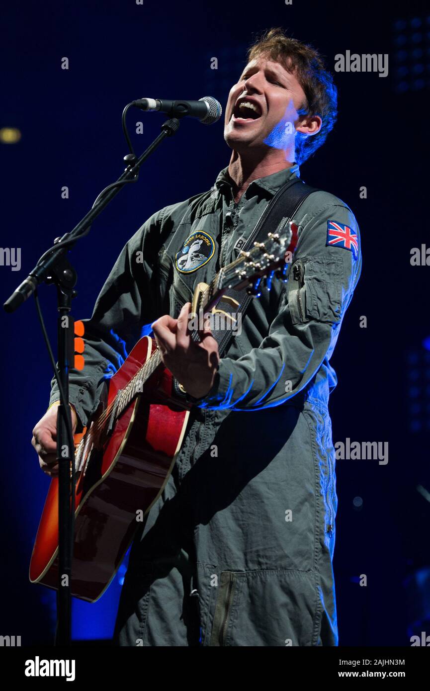 Milano, 18 marzo 2014, concerto dal vivo di James Blunt ,sbarco sulla Luna World Tour,presso il Mediolanum Forum Assago: James Blunt durante il concerto Foto Stock