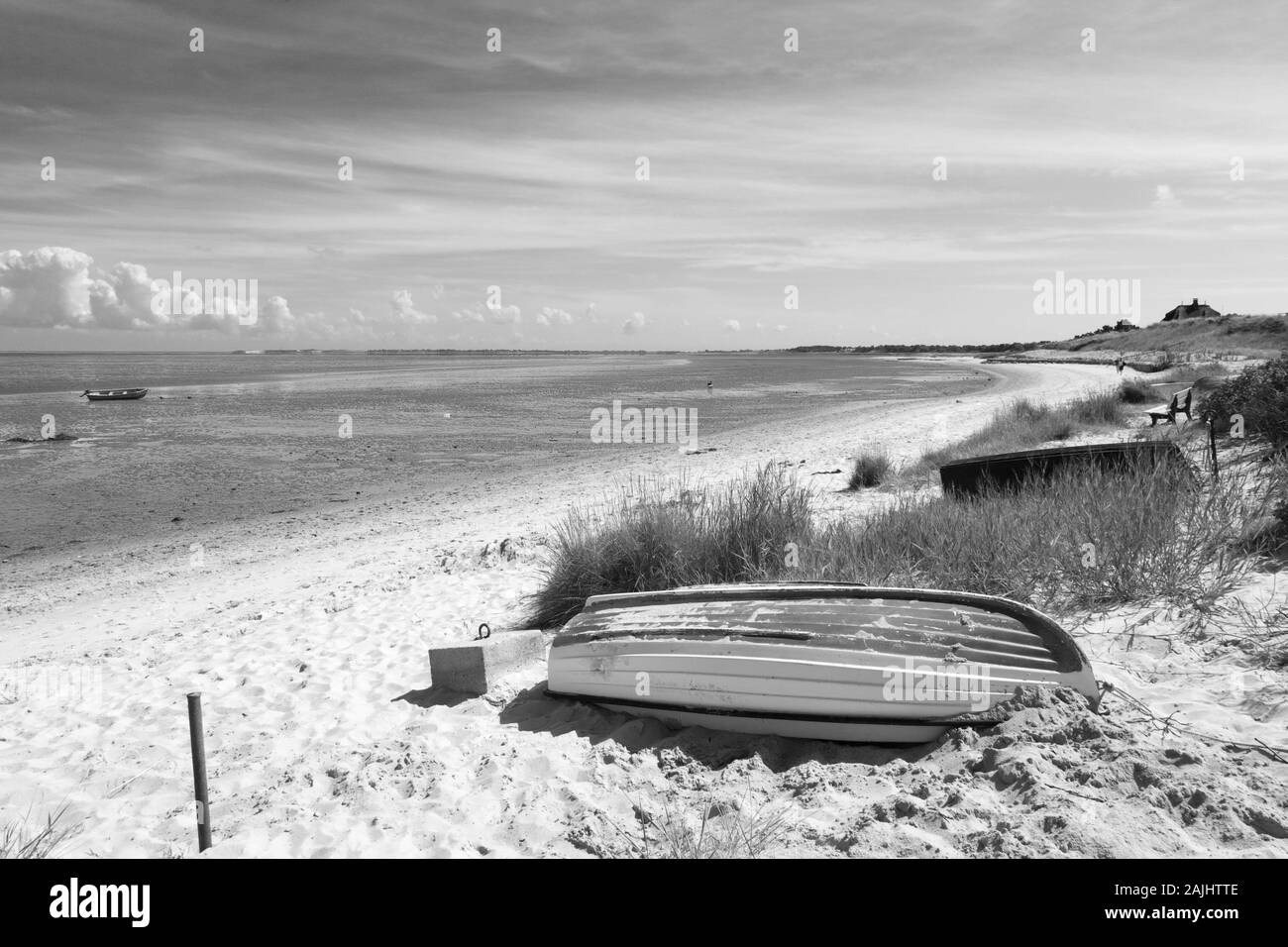Boote auf dem Sandstrand und im Wattenmeer bei Munkmarsch vor Sylt bei ebbe Foto Stock