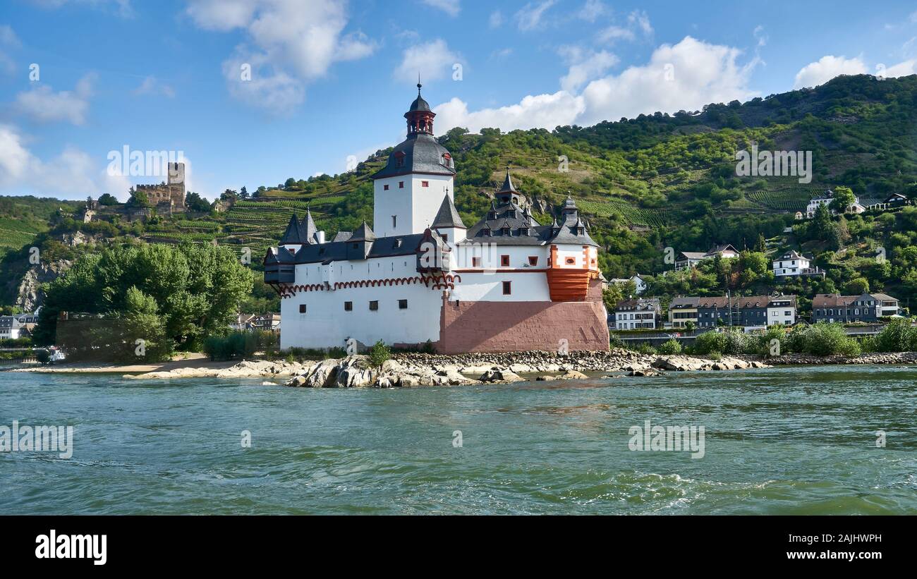 Sito patrimonio dell'umanità dell'UNESCO, il castello a pedaggio di Pfalzgrafenstein, nel mezzo del fiume Reno controllato traffico sul fiume in epoca medievale. Foto Stock