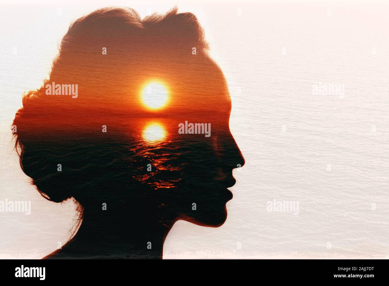 Conceptual doppia esposizione. Sunrise nella testa di donna. Foto Stock