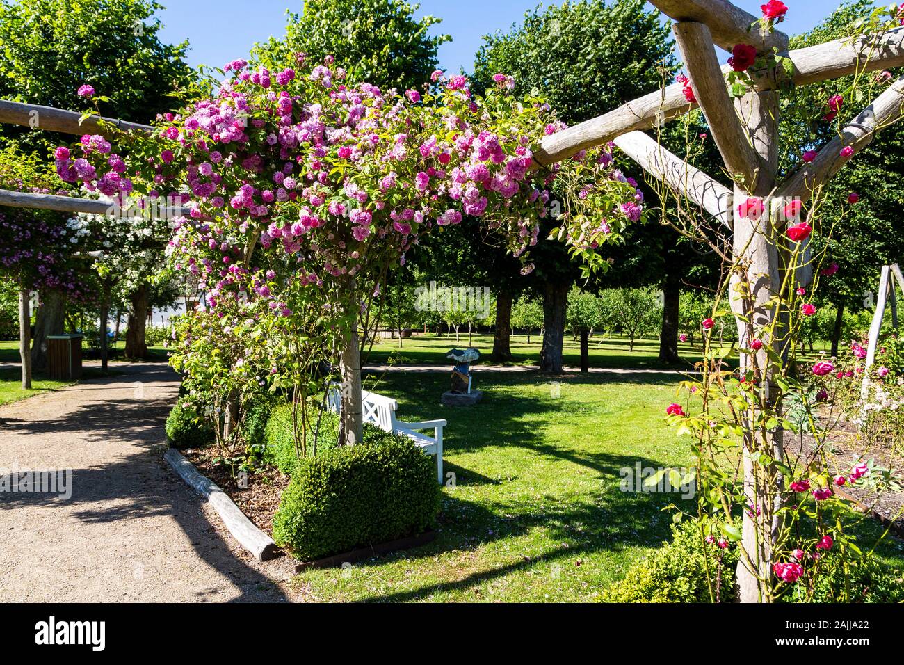 Museo Bangsbo risiede su un manor i cui edifici più antichi risalgono al XVI secolo e sono meravigliosamente circondato da giardino, parco, foresta e rive Foto Stock