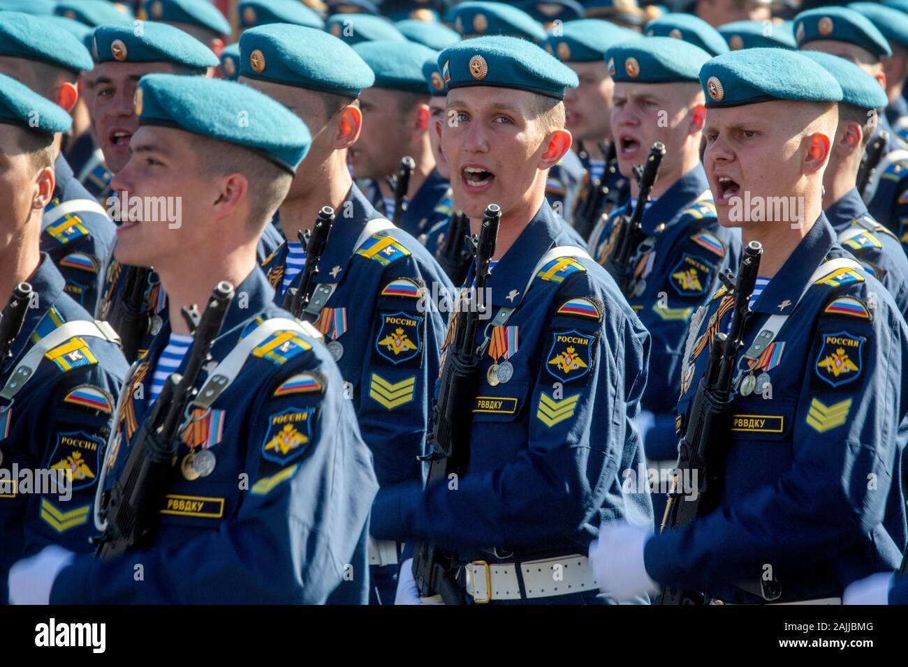 Mosca, Russia. Il 7 di maggio, 2015 Cadetti del Ryazan airborne scuola comando chiamato dopo Margelov marzo a Mosca del quadrato rosso durante una vittoria giorno parata militare che segna il settantesimo anniversario della vittoria sulla Germania nazista nella guerra del 1941-1945 Foto Stock