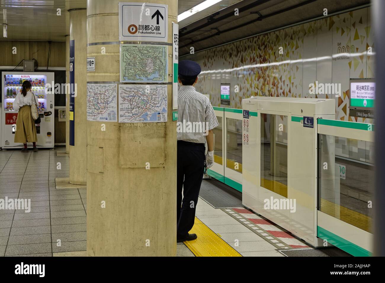 TOKYO, Giappone, 10 Maggio 2019 : a Tokyo metropolitana linea. Sia la Tokyo Metro e la Toei Subway sistemi sono strettamente integrate con un sistema unificato di linea Foto Stock