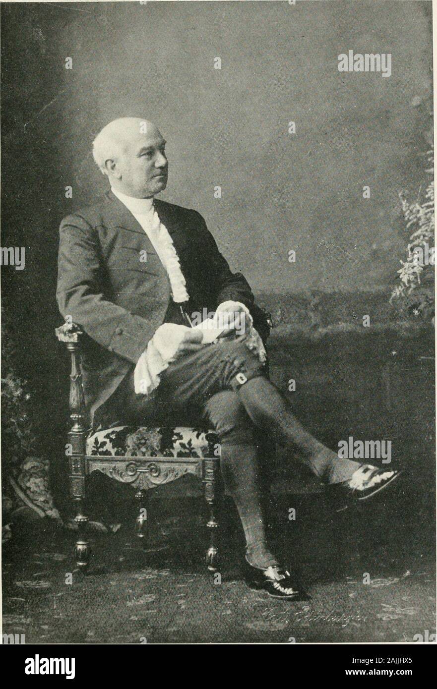 Dottor Archibald Scott di St George, Edimburgo e i suoi tempi . e collegamento betweenChurch e stato un campione del cavalleresco nella campagna Anti-Disestablishment, cercò il più ex-cellent modo di sanare le divisioni del ScottishChurches prendendo quello che può ancora provare il firststep verso Presbyterian Unione. Il suo transparenthonesty, il suo forte senso comune, la sua fertilità di ri-sorgente, la sua disponibilità nel dibattito, la sua ammirevole temperare,la sua libertà da ambizioni personali e la sua generosità inspeech e condurre a quelli più contrari a lui al di sopra di tutti, il suo elevato carattere cristiano e di zelo peril cause Foto Stock