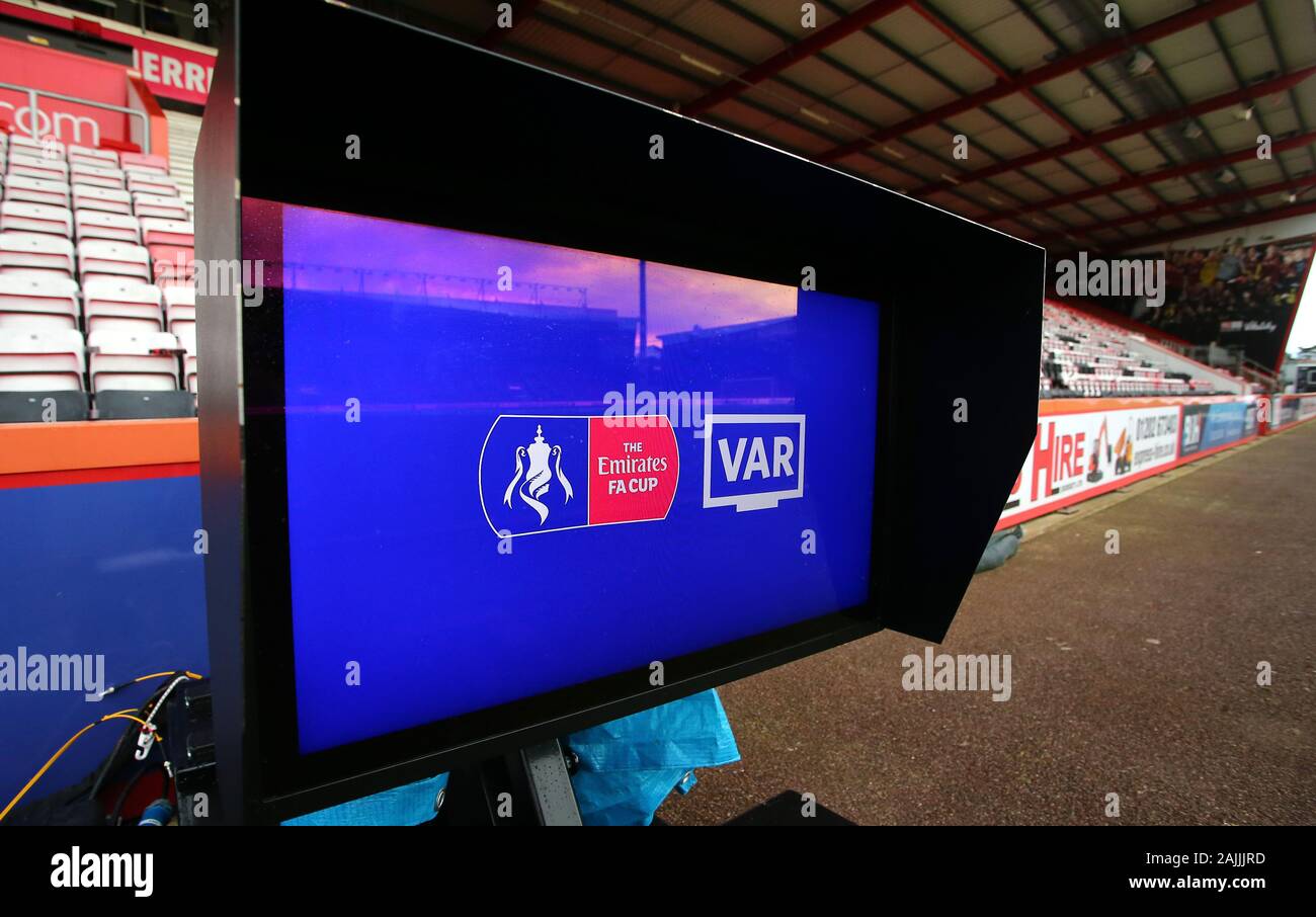 Una vista generale di un sistema di VAR durante la FA Cup terzo turno la corrispondenza alla vitalità Stadium, Bournemouth. Foto Stock