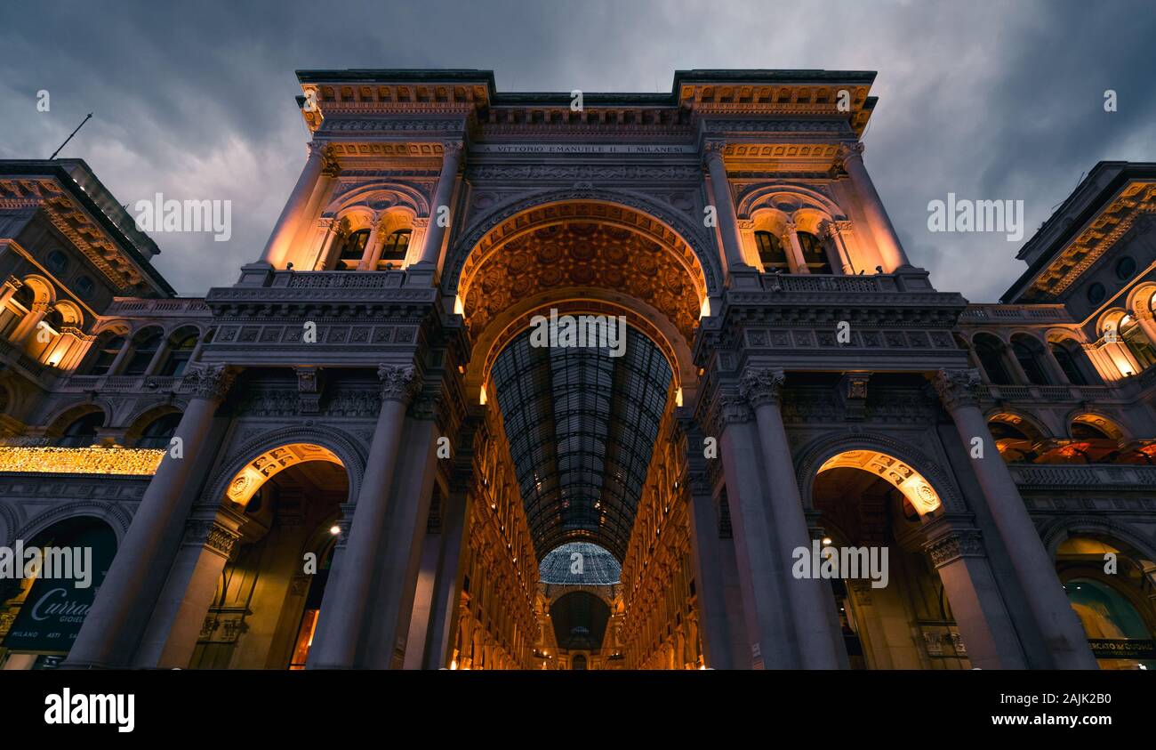 Night Shot della Galleria Vittorio Emanuele II di notte Foto Stock