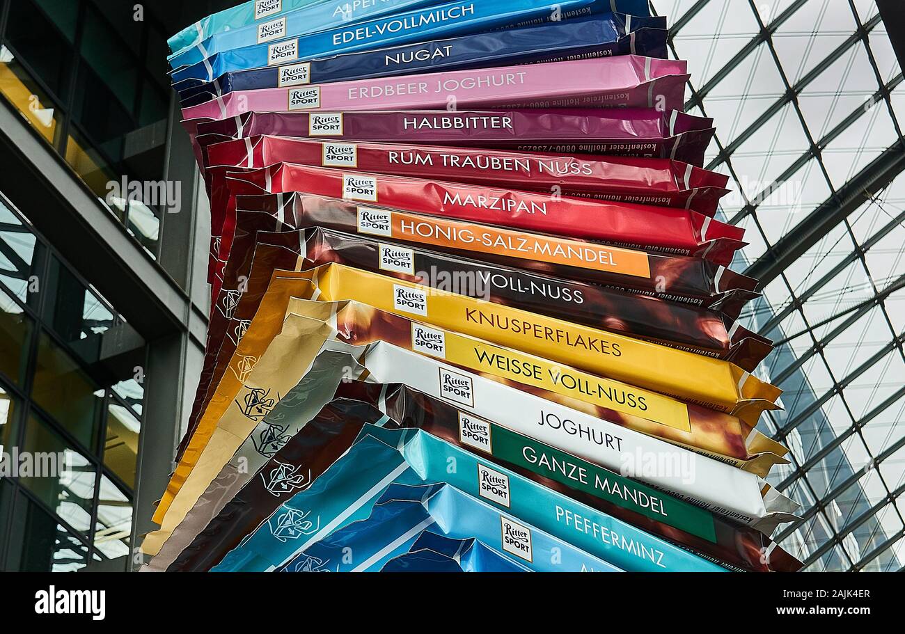 Enorme e grande schermo al cioccolato ritter sport bar. Foto Stock