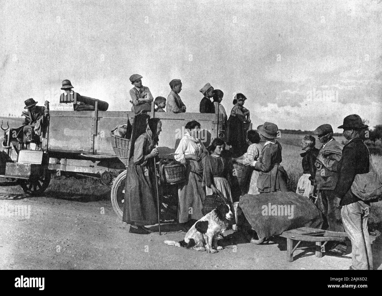 American Soccorritori cura dei rifugiati contadini in Italia durante la Prima Guerra Mondiale // I Guerra Mondiale, Italia Foto Stock