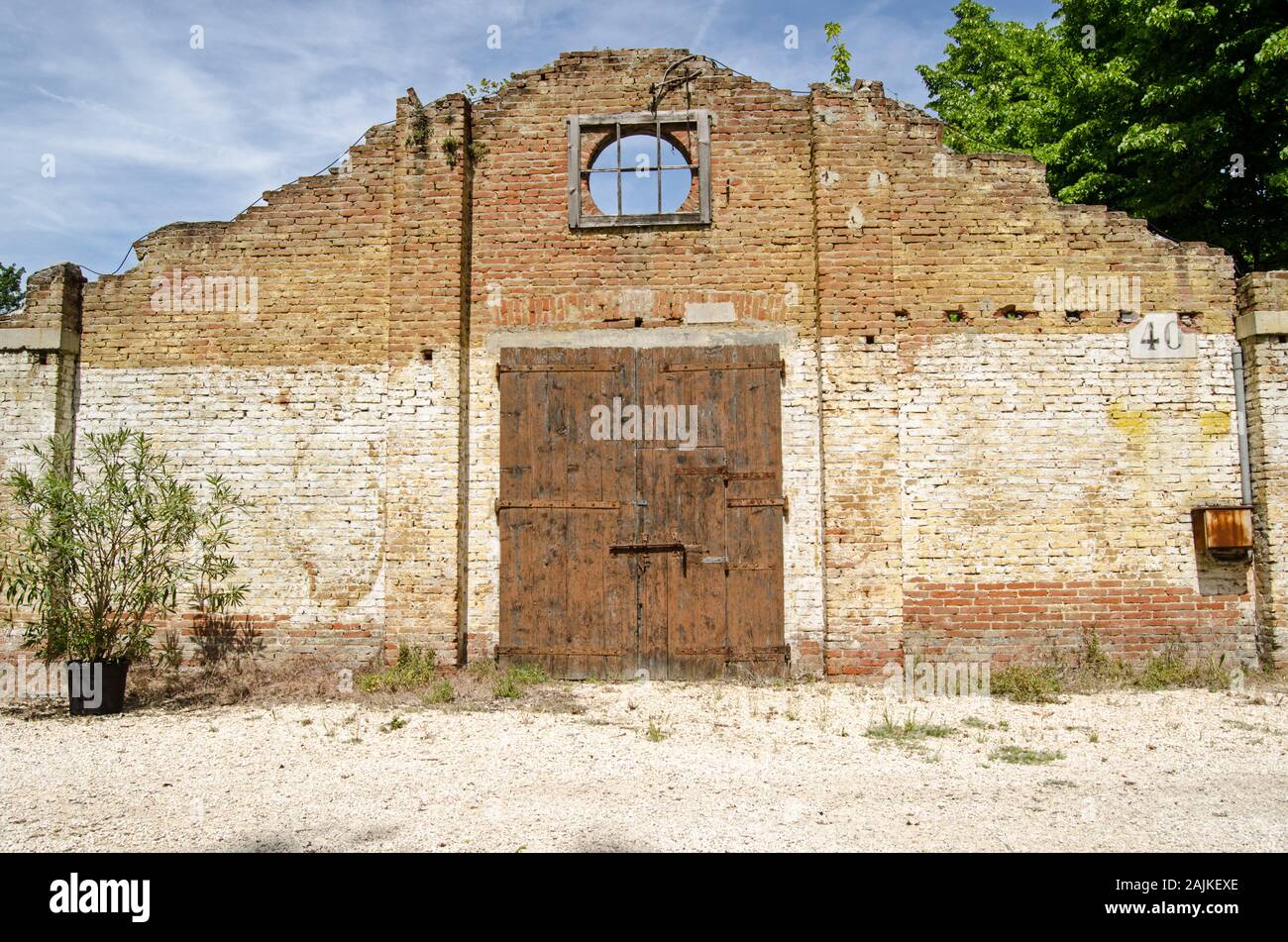 Facciata di un edificio in disuso presso lo storico Forte Marghera a Venezia, Italia. Foto Stock