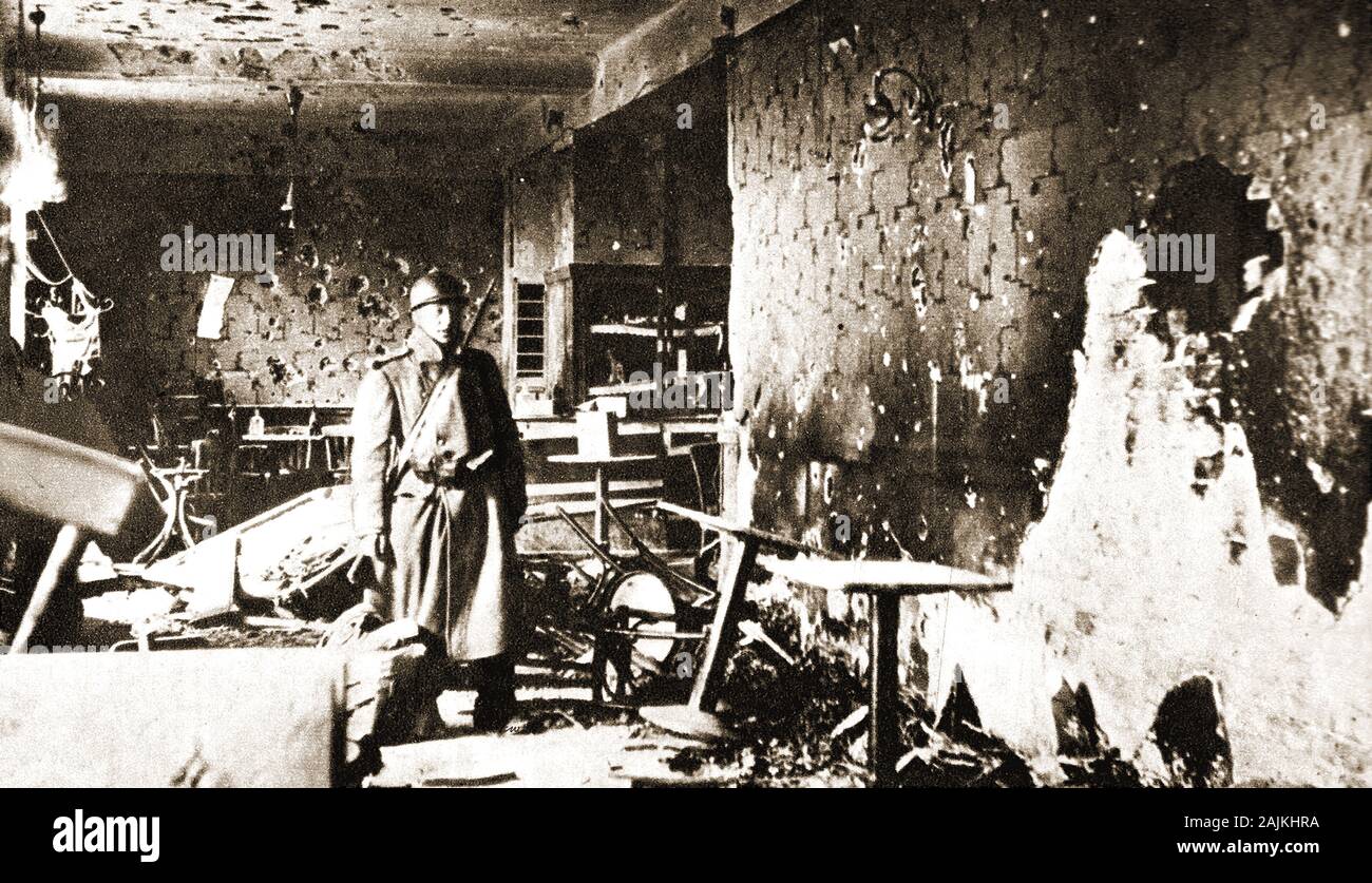 1934 rivolta austriaco - in scena la Karl Marx edificio (appartamenti) dopo che è stato bombardato da truppe e la rivolta soffocati. Foto Stock