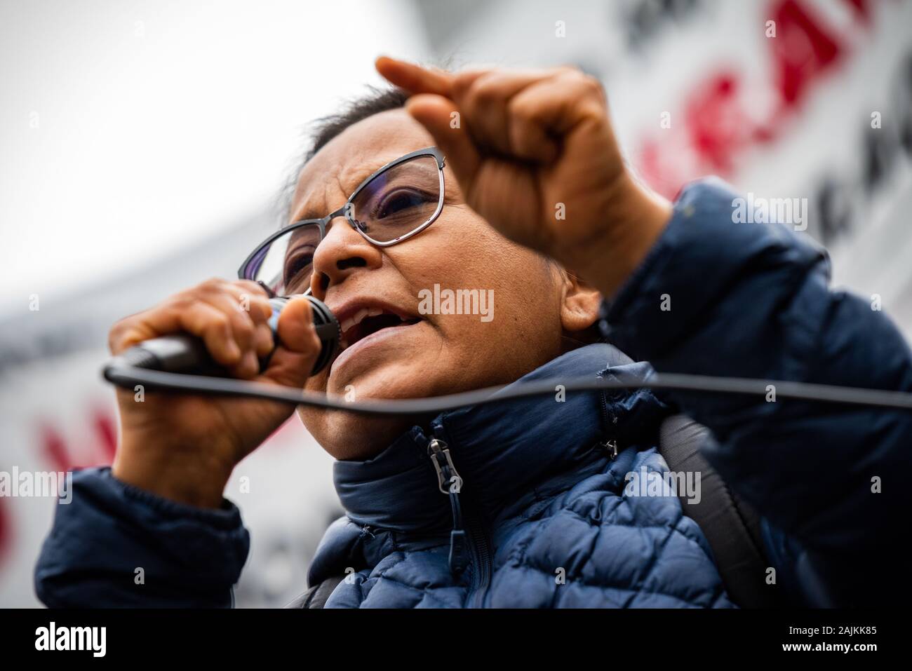 Filadelfia Pennsylvania / STATI UNITI D'AMERICA. Più organizzazioni di Philadelphia raccolse in municipio in segno di protesta del Presidente Trump dell azione militare in Iraq, assassinare iraniano comandante militare Qassam Soleimani. Gennaio 04, 2020. Credito: Chris Baker Evens / Alamy Live News. Foto Stock