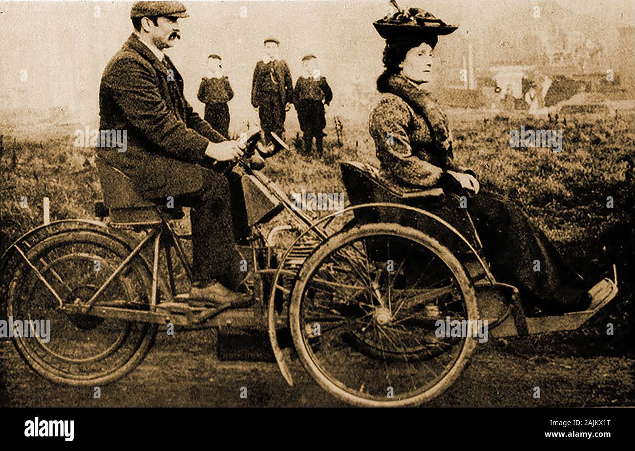 1907 - Un early British tre ruote di bicicletta motorizzata (o automobile) con un volante e sedile passeggero anteriore. Essa può anche essere una modifica (o copiati) francese a tre ruote Mototri Contal simile a quella utilizzata nel primo Pechino a Parigi (P2P) ralley pilotato da Auguste Pons. Foto Stock
