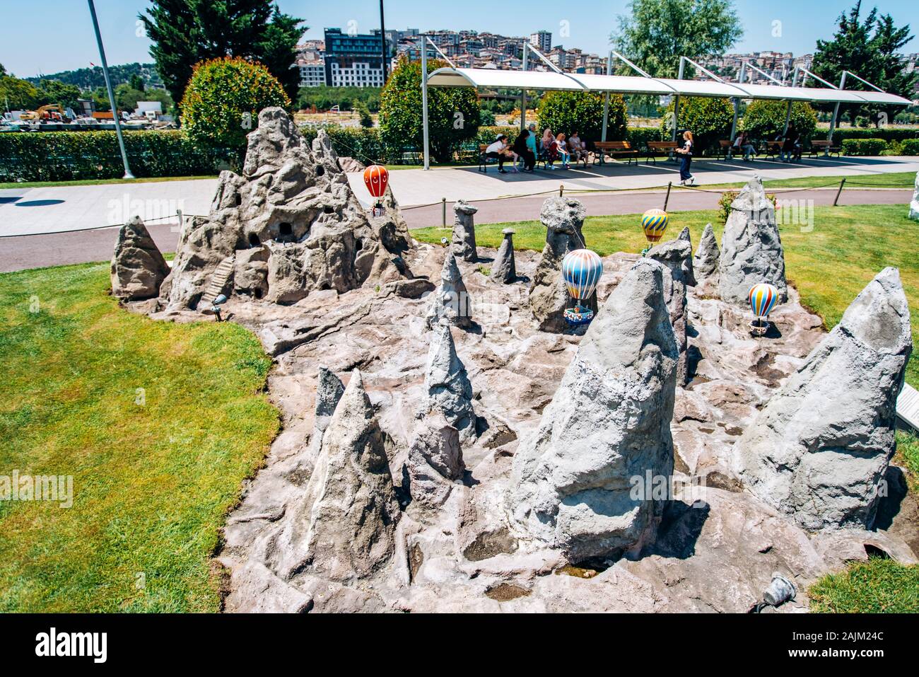 Istanbul, Turchia - 12 Luglio 2017: la copia ridotta della terra di bellissimi cavalli - Camini di Fata a Miniaturk Park Foto Stock