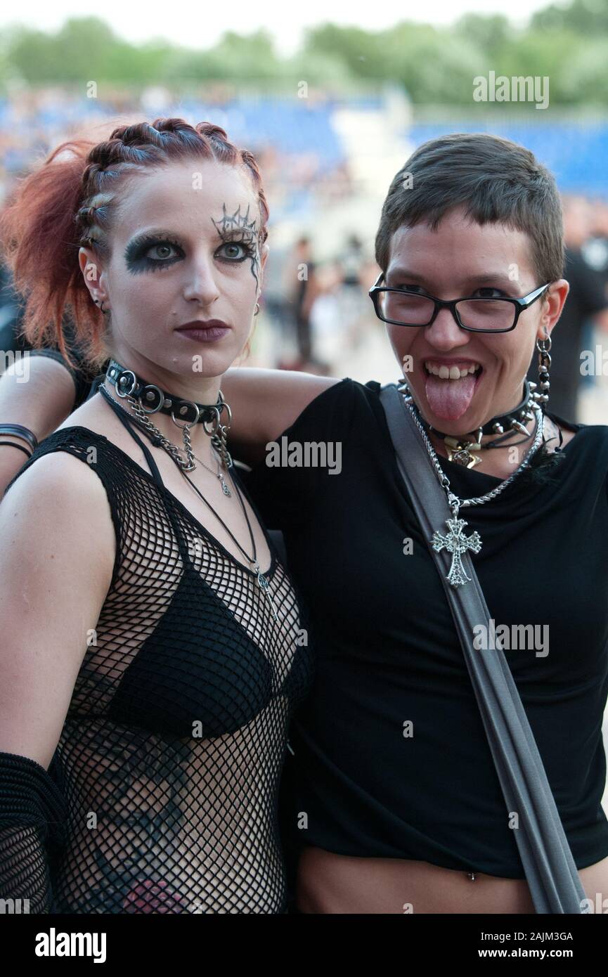 Milano Italia 11 luglio 2012 ,concerto dal vivo di Marilyn Manson presso l' Ippodromo del galoppo' : Marilyn Manson è un fan prima del concerto Foto Stock