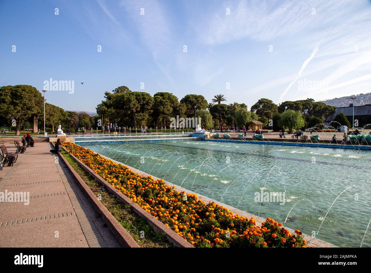 Konak, Izmir / Turchia - 11/22/2019: Parco culturale e centro espositivo di Izmir. Parco pubblico chiamato Kültürpark (parco culturale tradotto). Foto Stock