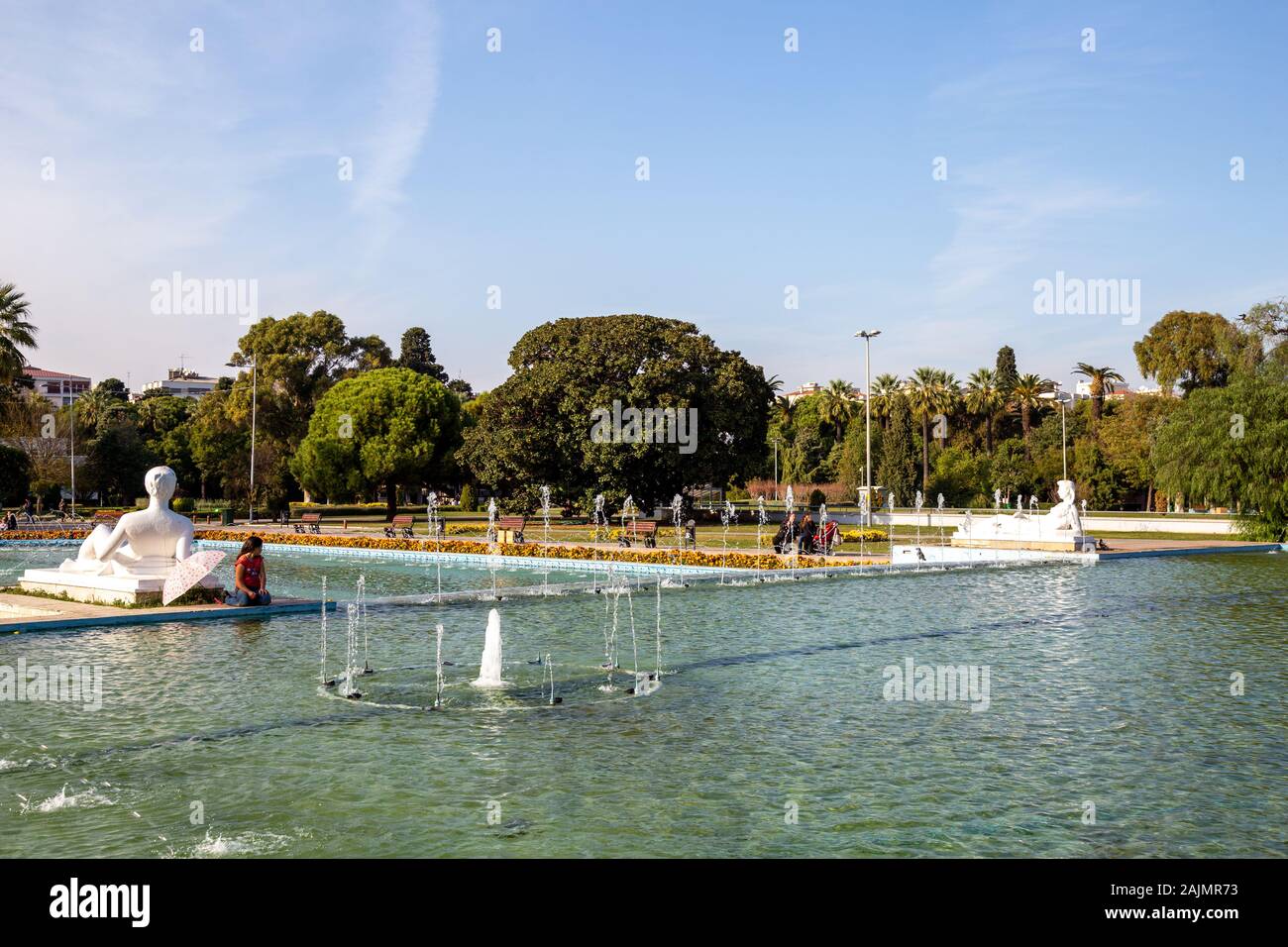 Konak, Izmir / Turchia - 11/22/2019: Parco culturale e centro espositivo di Izmir. Parco pubblico chiamato Kültürpark (parco culturale tradotto). Foto Stock