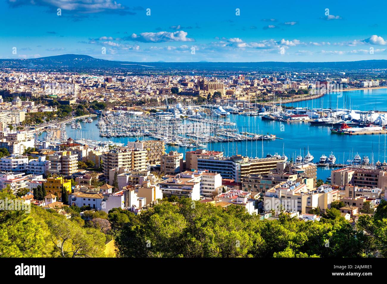 Scenic veduta aerea Palma da Castell de Bellver, Mallorca, Spagna Foto Stock