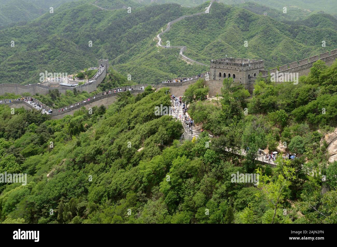 Badaling un passaggio strategico attraverso una gola nella montagna Jundu, è il modo più semplice di grande sezione della Grande Muraglia per ottenere da Pechino e la più trafficata b Foto Stock