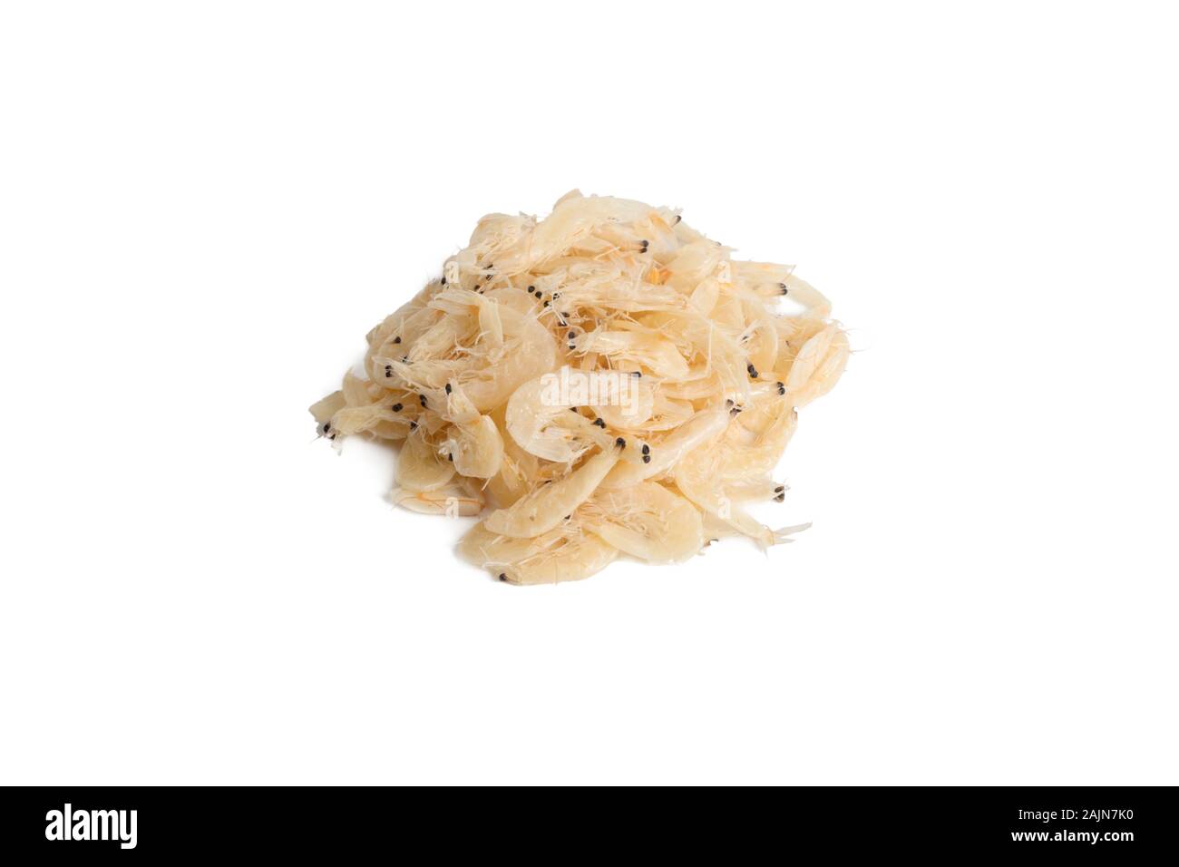 Gamberi secchi mucchio isolati su sfondo bianco. ingrediente alimentare. Foto Stock
