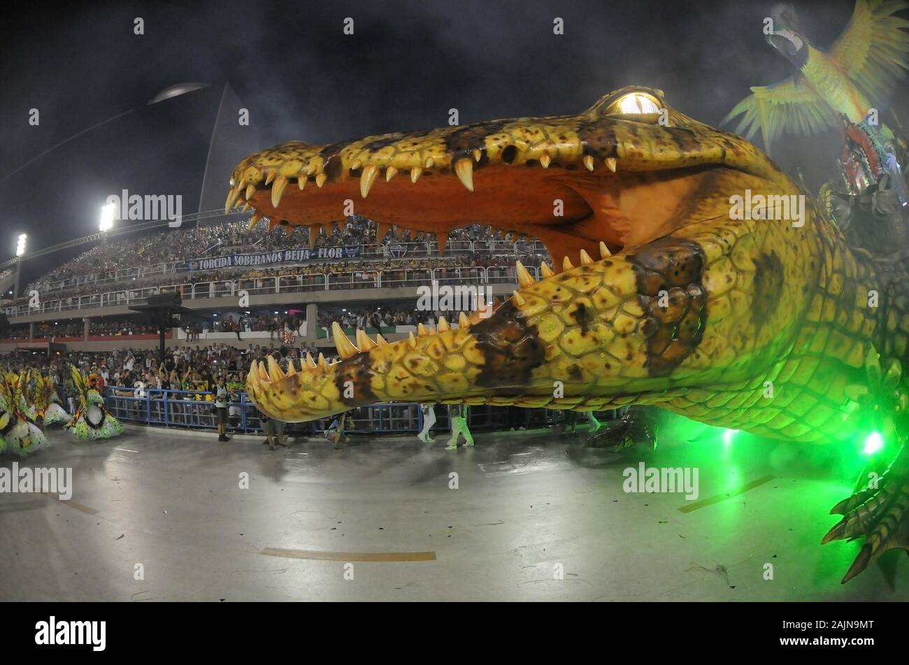 Rio de Janeiro, Brasile, 26 febbraio 2017. Sfilata delle scuole di samba durante il Vertice di Rio de Janeiro il carnevale, al Sambadrome, nella città di Rio de Janeiro. Foto Stock