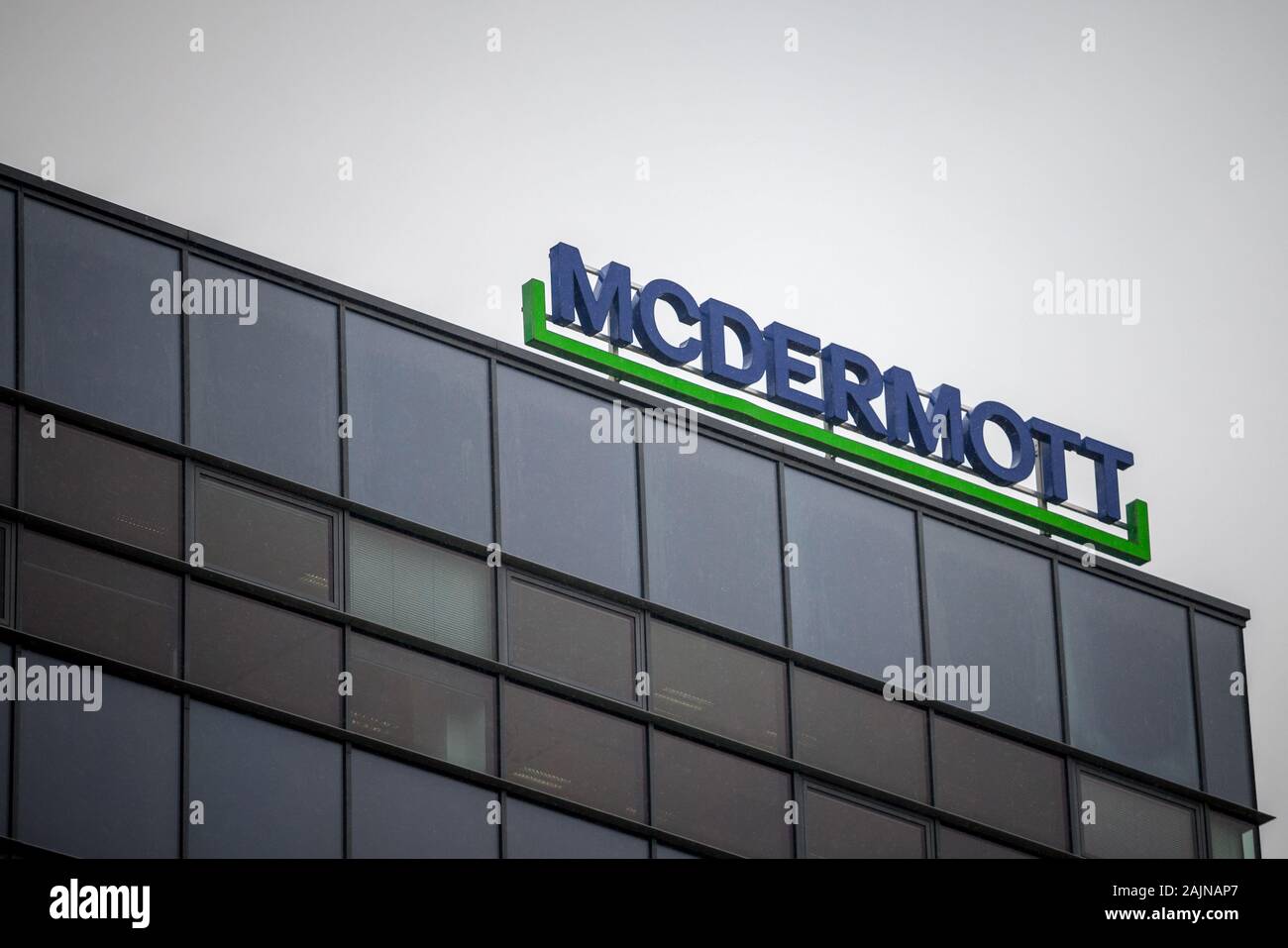 BRNO, Repubblica Ceca - 5 Novembre 2019: McDermott logo nella parte anteriore del loro ufficio principale di Brno. MCDermott è un Panamean e la società americana specializzata in O Foto Stock