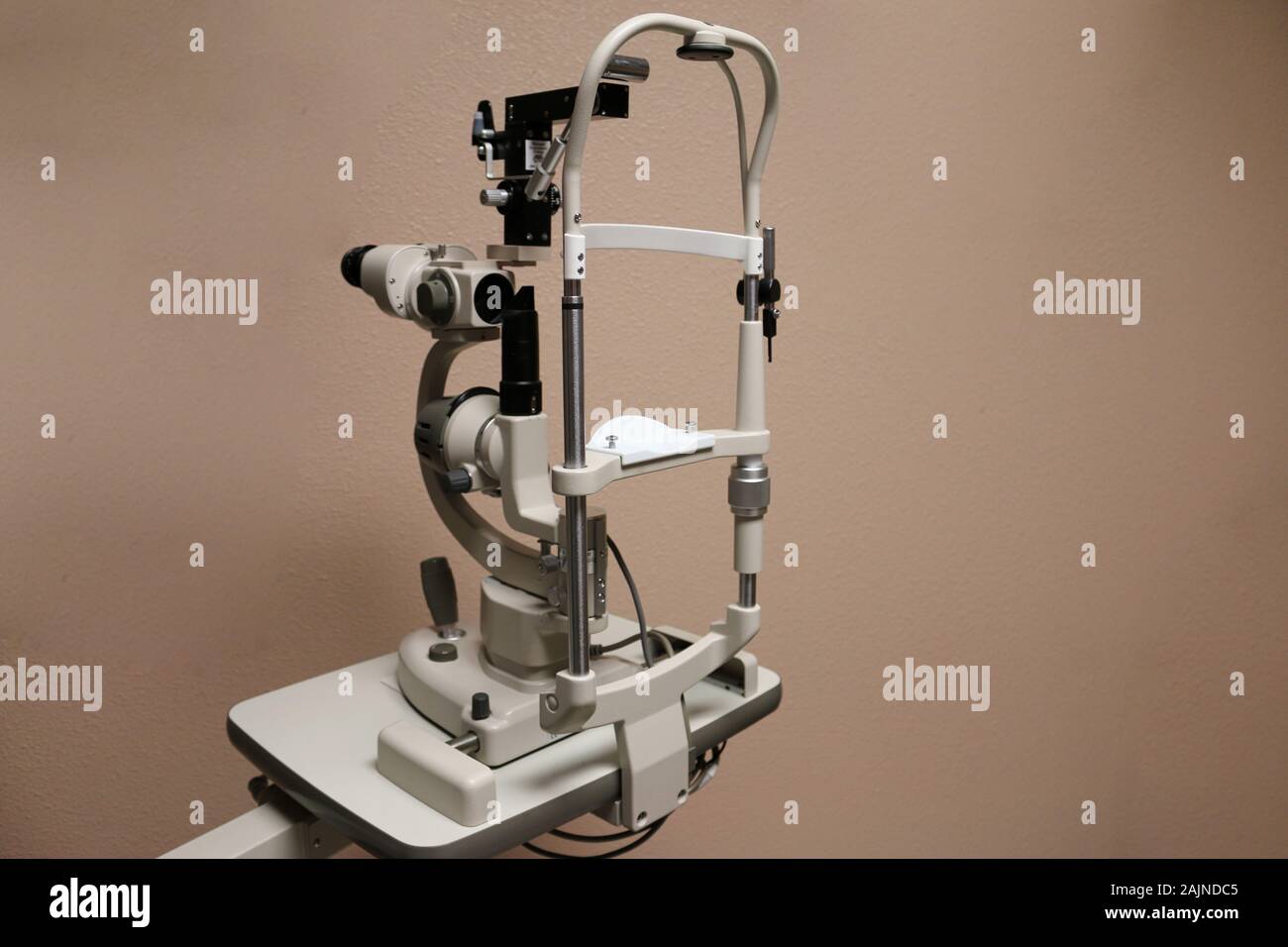 Apparecchiatura per esame oculare Biomicroscopico con lampada a fessura Foto Stock