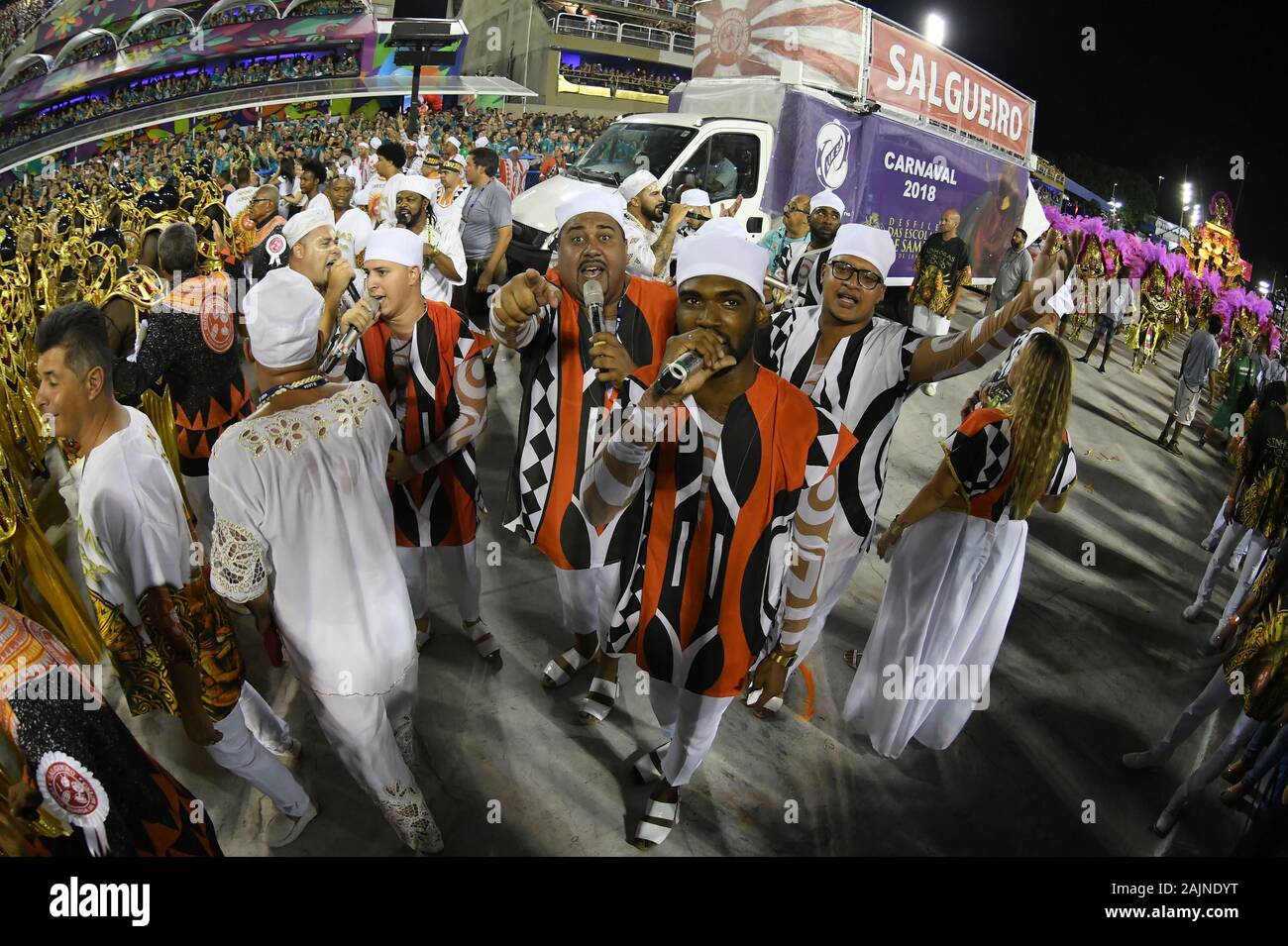 Rio de Janeiro, 9 febbraio 2018. Gruppo speciale sfilata delle Scuole di Samba durante il Vertice di Rio de Janeiro il carnevale, al Sambodromo, nella città di Rio de Jane Foto Stock