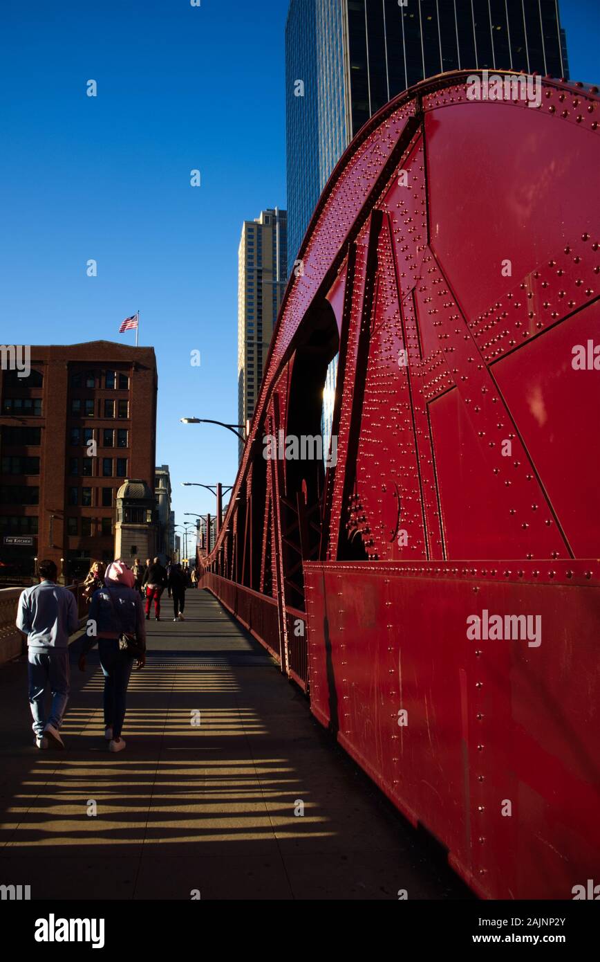 Dipinto di rosso raggio strutturale su Clark Street Bridge, Chicago, Illinois, Stati Uniti d'America Foto Stock