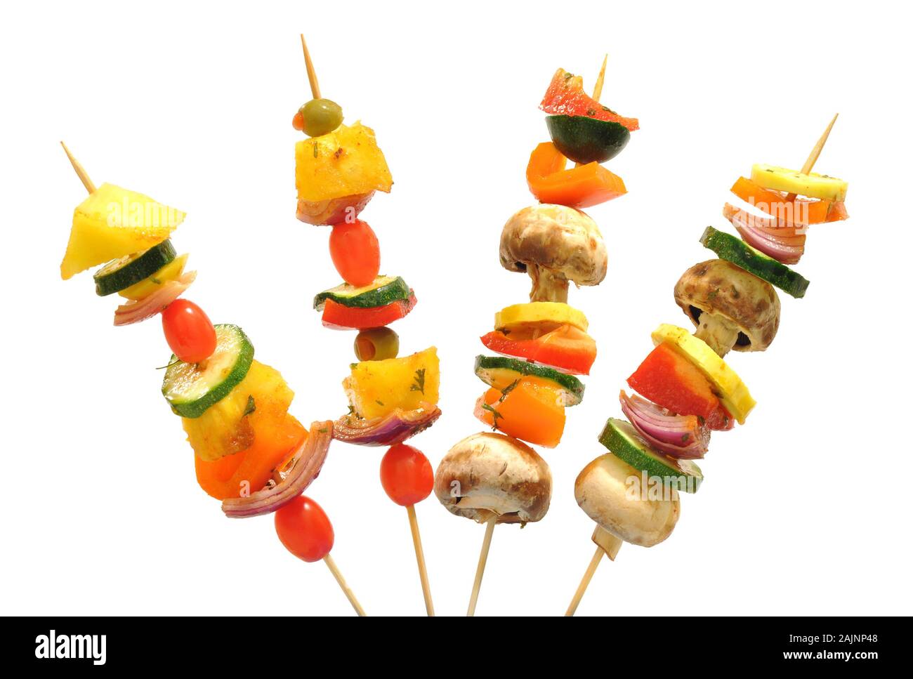 Modo divertente per mangiare verdure sane, kebab con spiedini di bambù Foto Stock