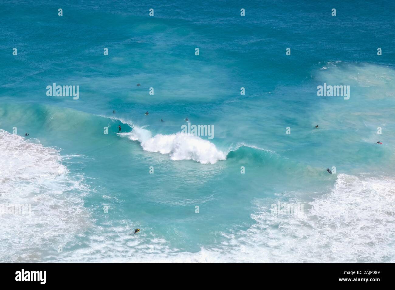 Elevato angolo di visione del gruppo del corpo del surfista a Città del Capo in Sud Africa Foto Stock