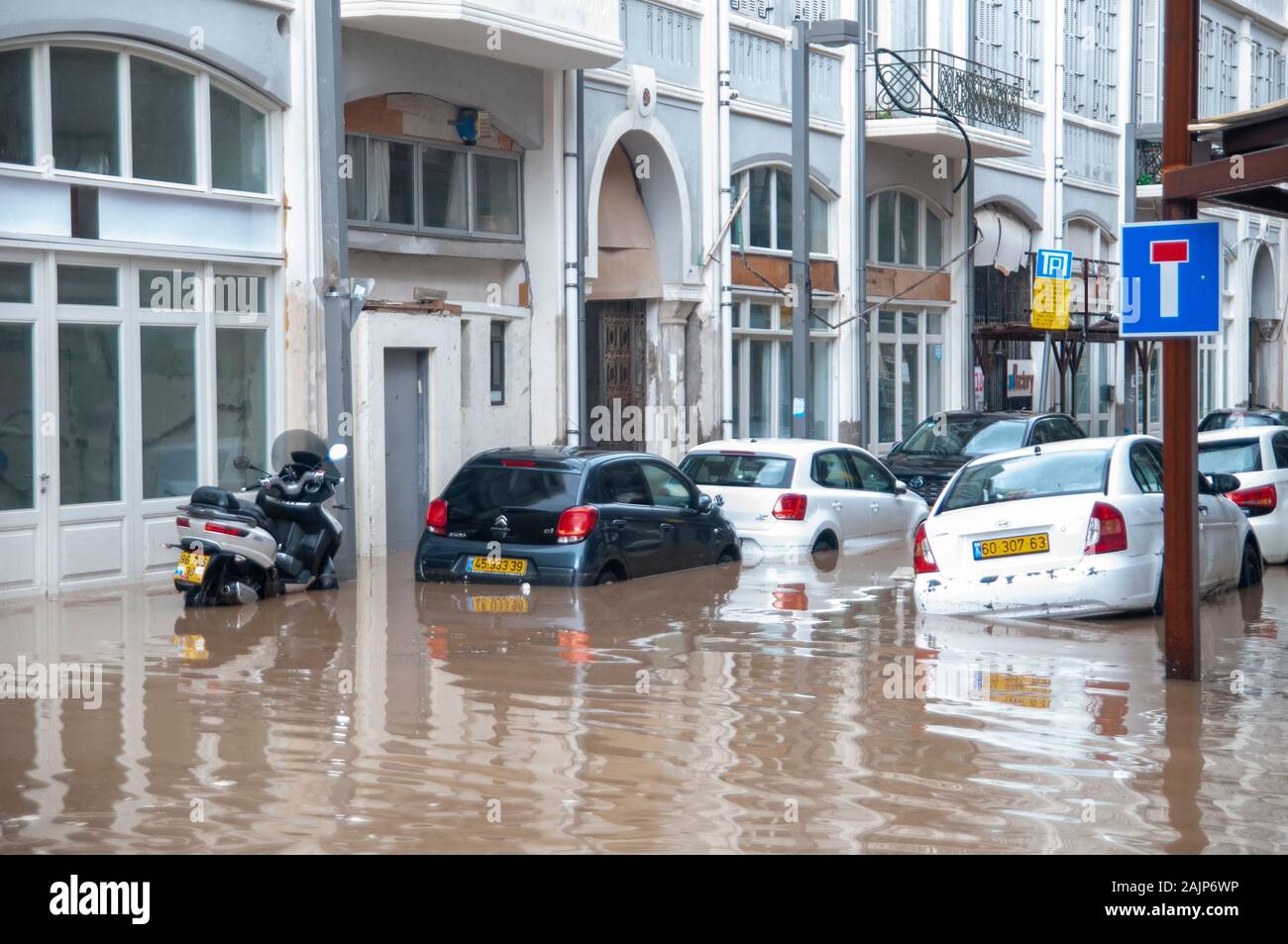Il 4 gennaio 2020, forti piogge che hanno causato gravi inondazioni in Tel Aviv Jaffa, Israele provocando almeno 2 morti e innumerevoli i danni alla proprietà e Foto Stock
