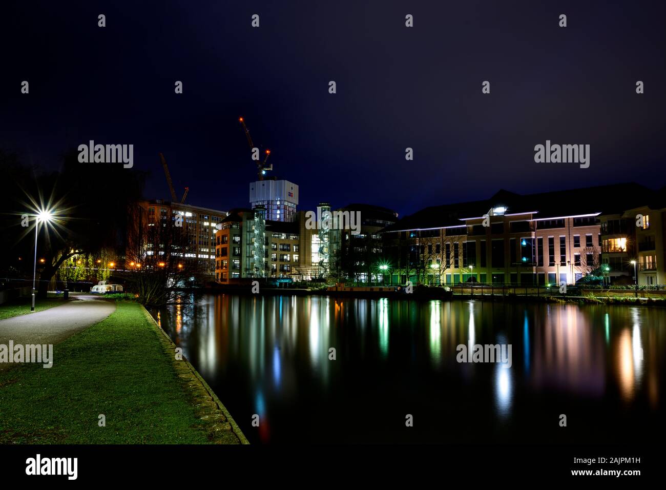 Paesaggio urbano e luci della città, Reading, Berkshire REGNO UNITO Foto Stock