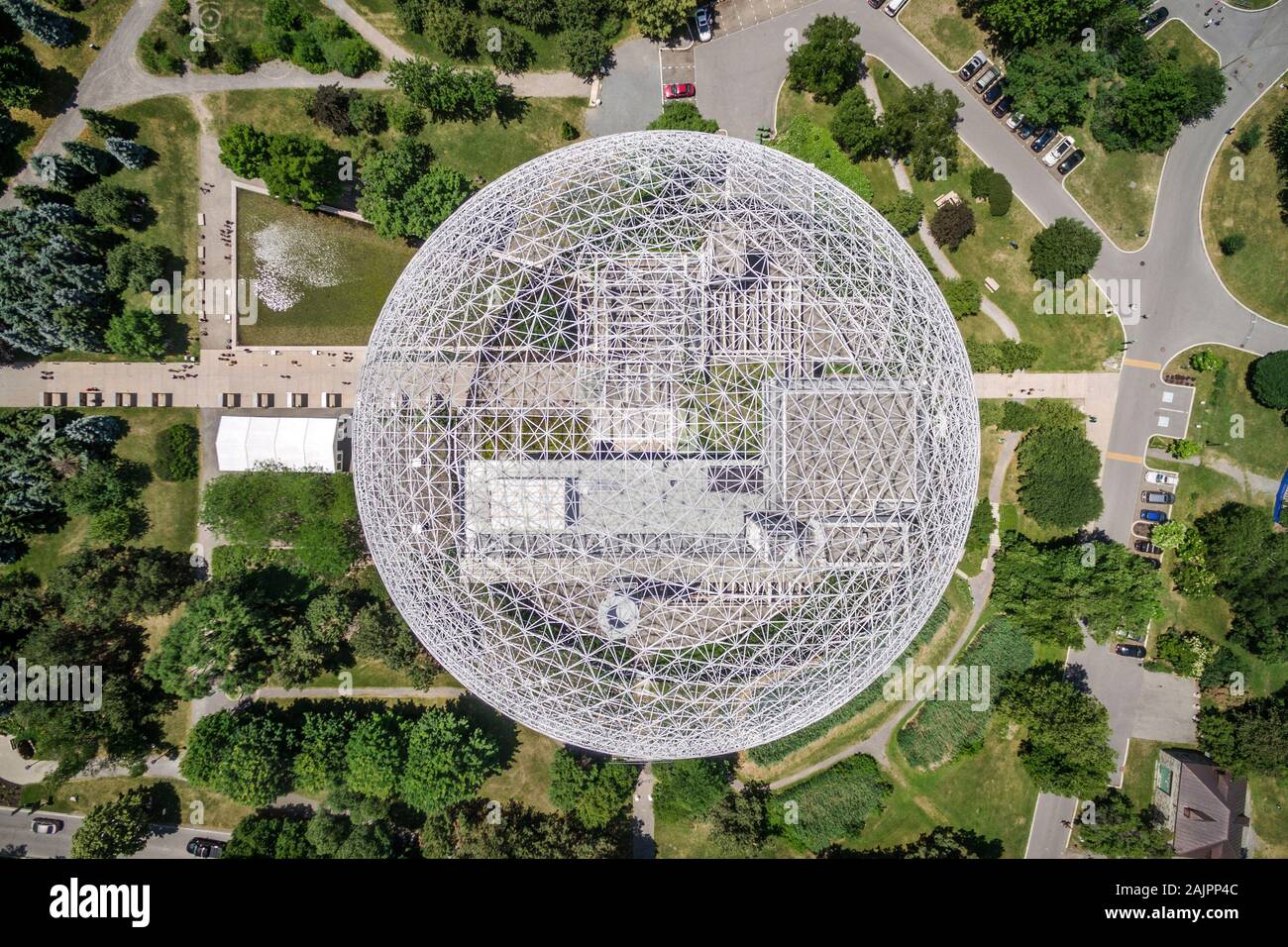 Top down vista aerea della biosfera di Montreal museo ambiente presso il Parc Jean-Drapeau a Montreal, Quebec, Canada. Foto Stock