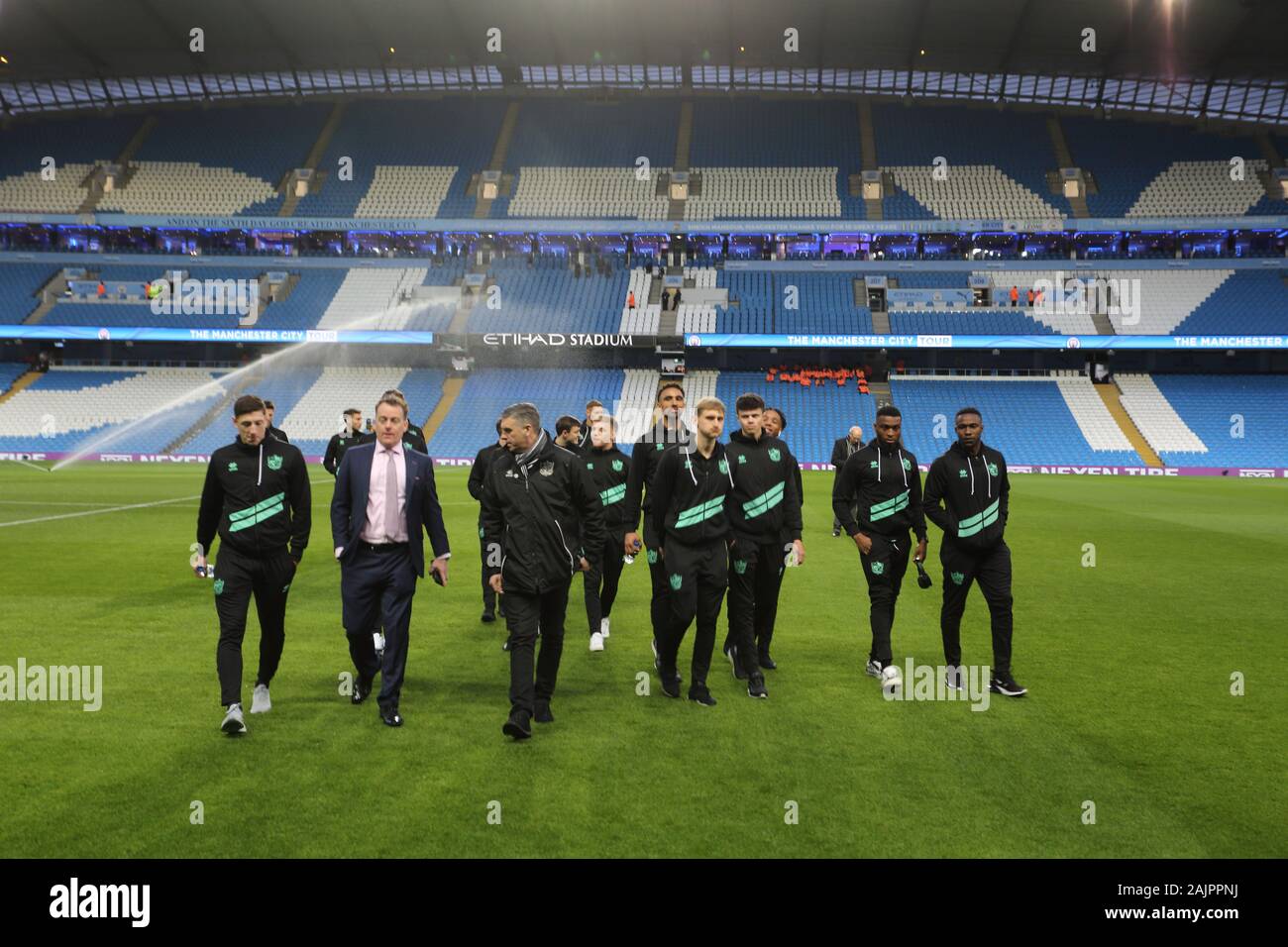 Manchester, Regno Unito. 4 gennaio, 2020. Il Porto Vale team visita il passo alla Etihad Stadium, casa a Manchester City FC. Foto Stock