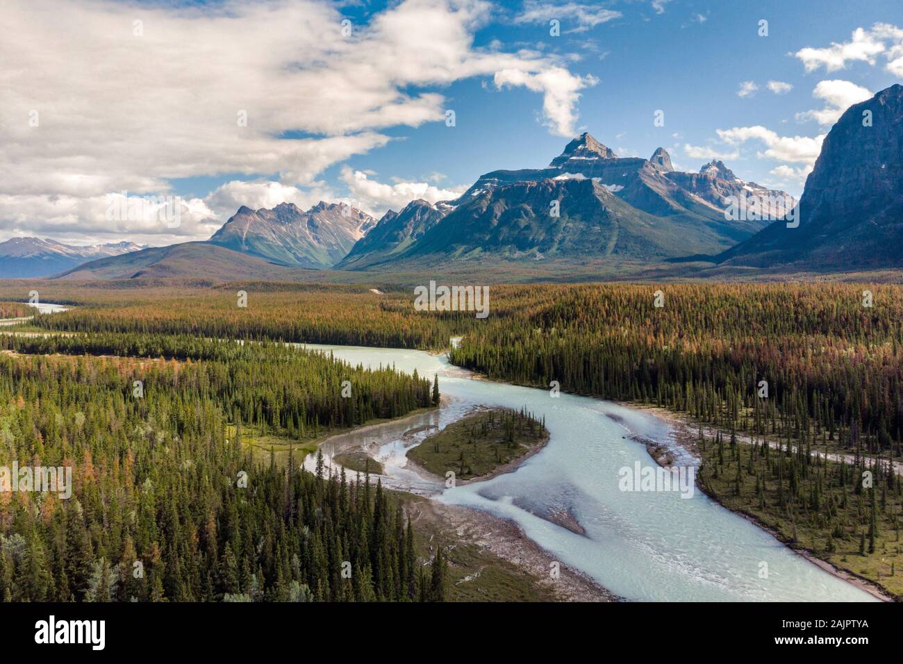 Vista aerea del Parco Nazionale di Banff durante l'estate, Canadian Rockies, Alberta, Canada. Foto Stock