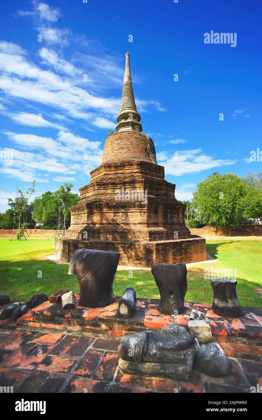 Bellissima scena dell'antico tempio Wat Ratcha Burana in provincia Ayuthaya, Thailandia. Foto Stock