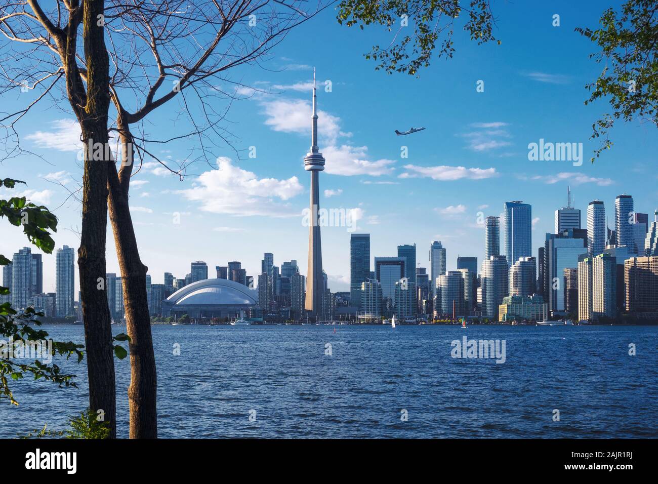 Toronto, Ontario, Canada, vista di iconico skyline di Toronto in giorno nella stagione autunnale. Foto Stock