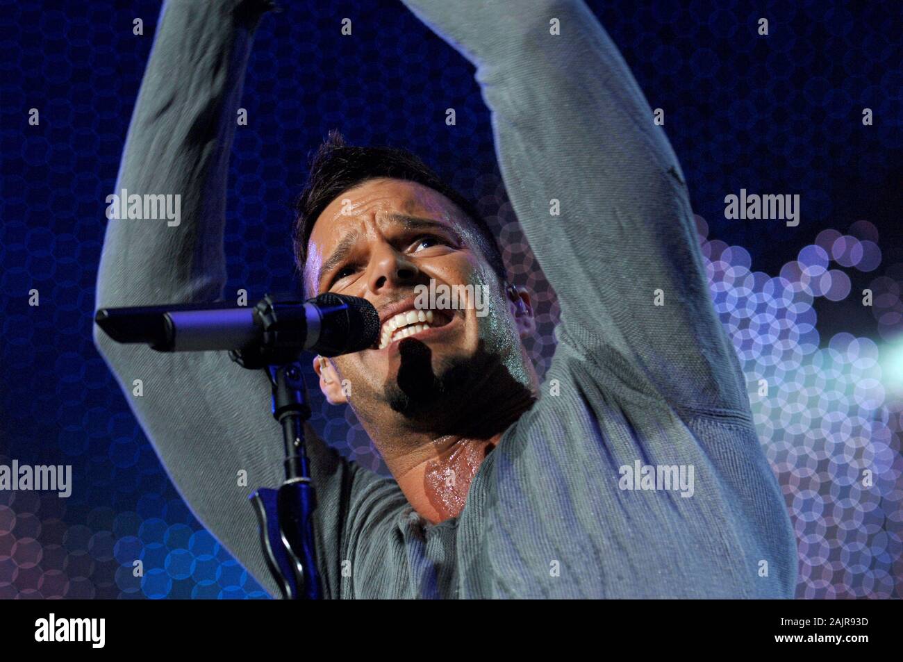 Milano Italia , 06 maggio 2006 , il concerto dal vivo di Ricky Martin al DatchForum Assago : Il cantante Ricky Martin durante il concerto Foto Stock