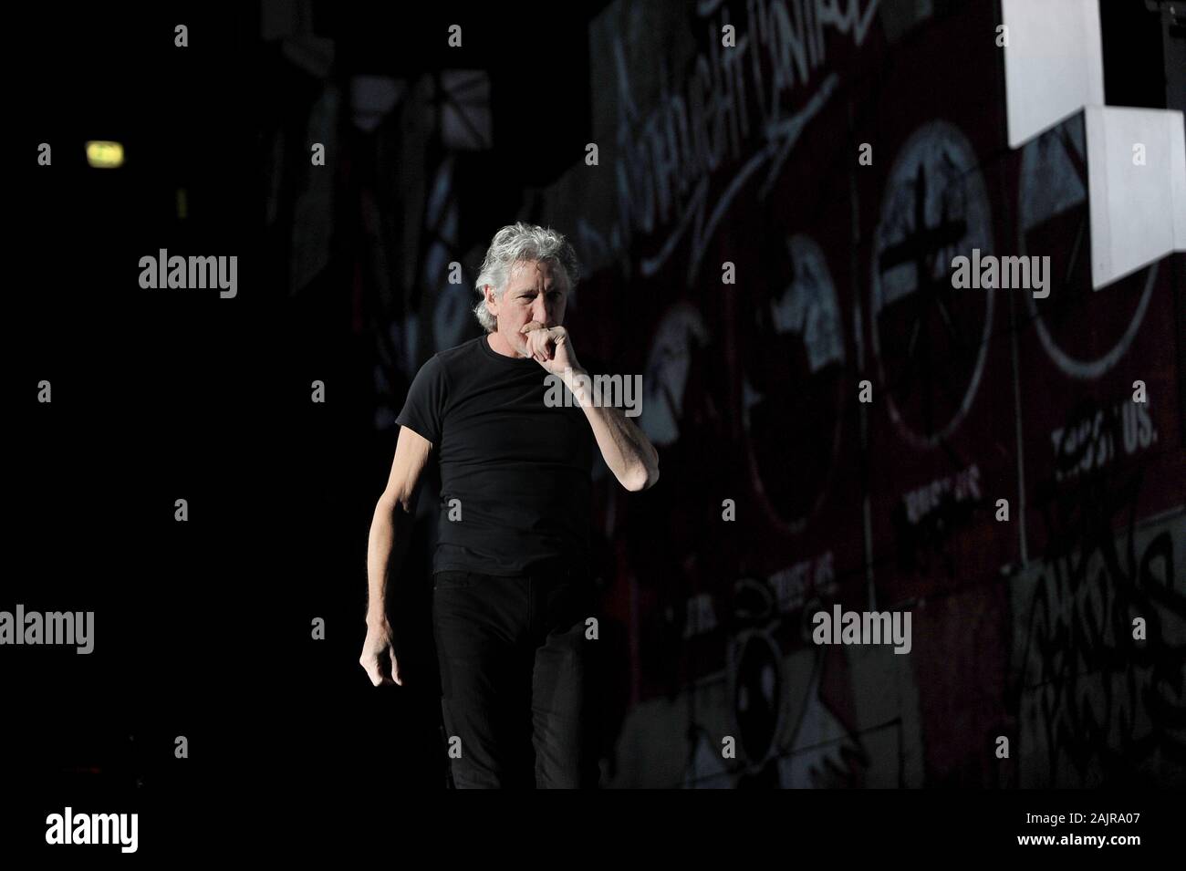 Milano Italia 04/01/2011 : concerto dal vivo di Roger Waters al Forum di Assago, la parete Tour 2010/2011 Foto Stock