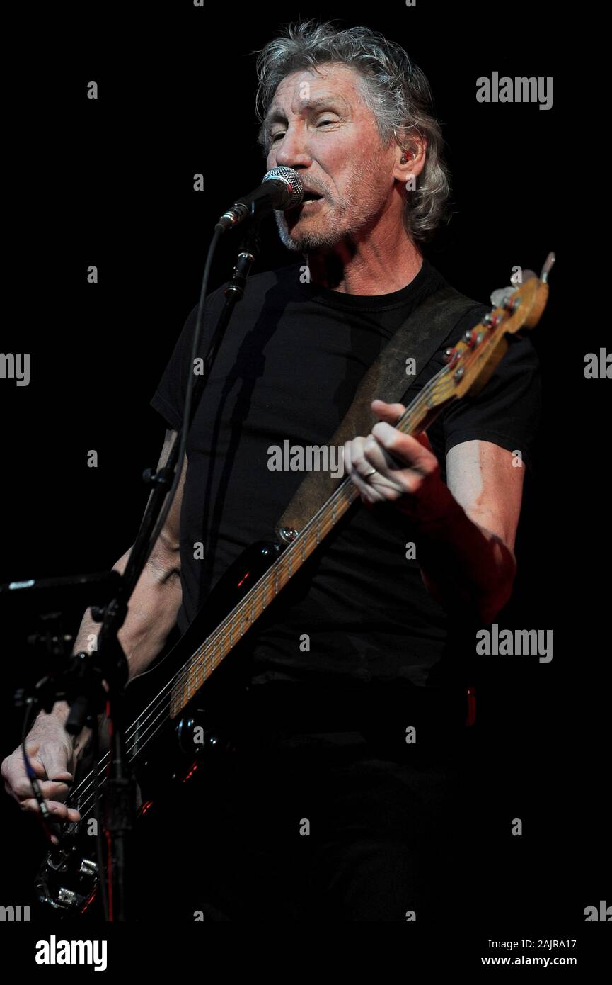 Milano Italia 04/01/2011 : concerto dal vivo di Roger Waters al Forum di Assago, la parete Tour 2010/2011 Foto Stock