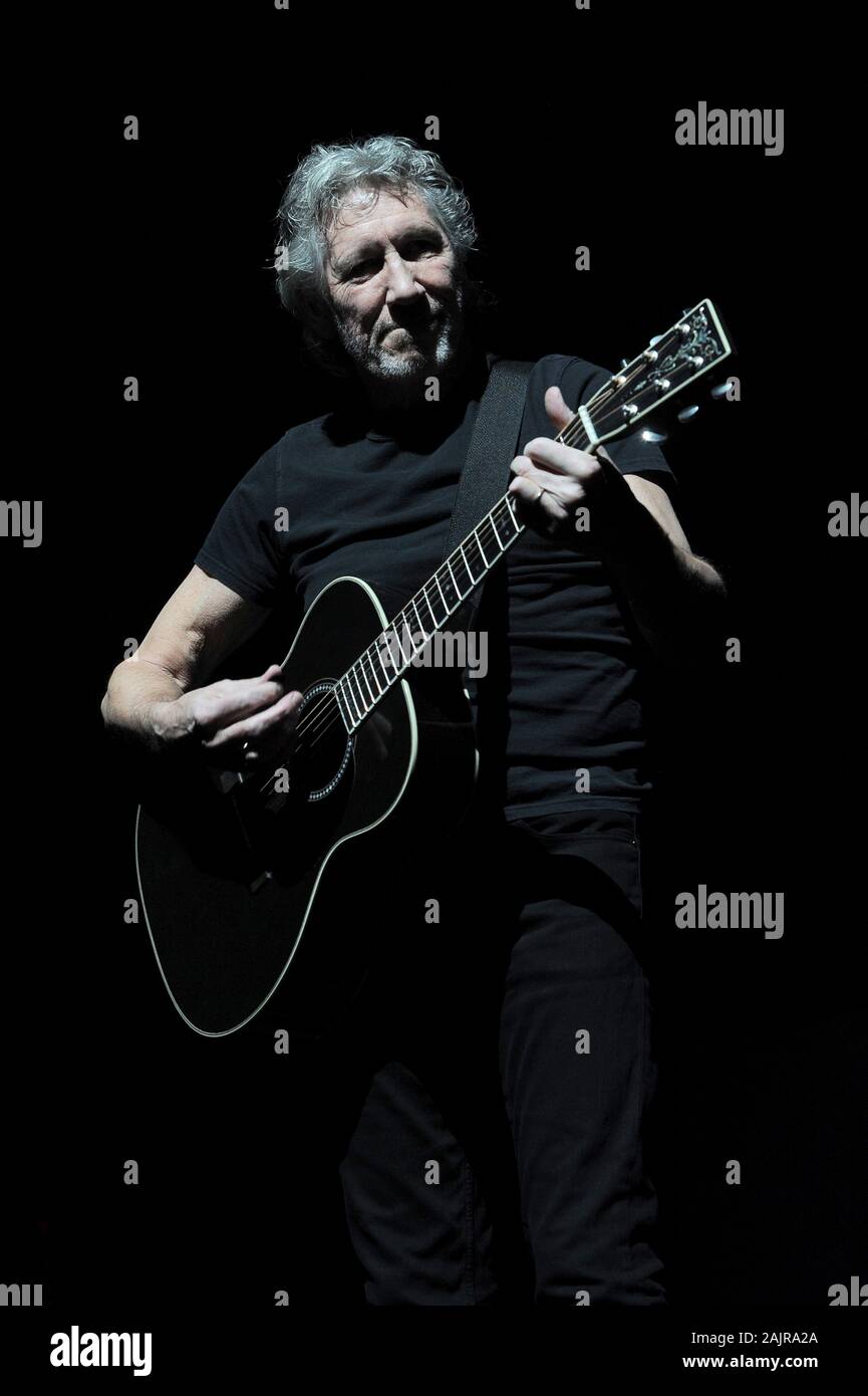 Milano Italia 04/01/2011 : concerto dal vivo di Roger Waters al Forum di Assago, la parete Tour 2010/2011 Foto Stock