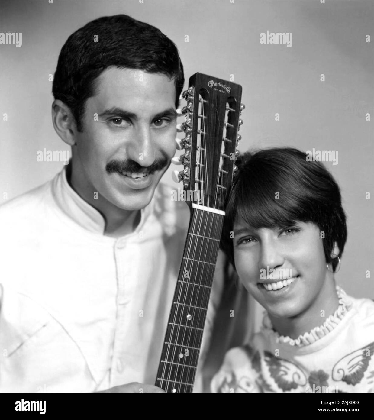 JIM CROCE (1943-1973) foto promozionale di American folk rock e il  cantante-cantautore con sua moglie Ingrid circa 1966 Foto stock - Alamy