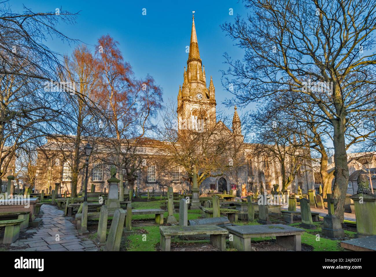 La città di Aberdeen Scotland il KIRK di St Nicholas e il cimitero di Union Street Foto Stock