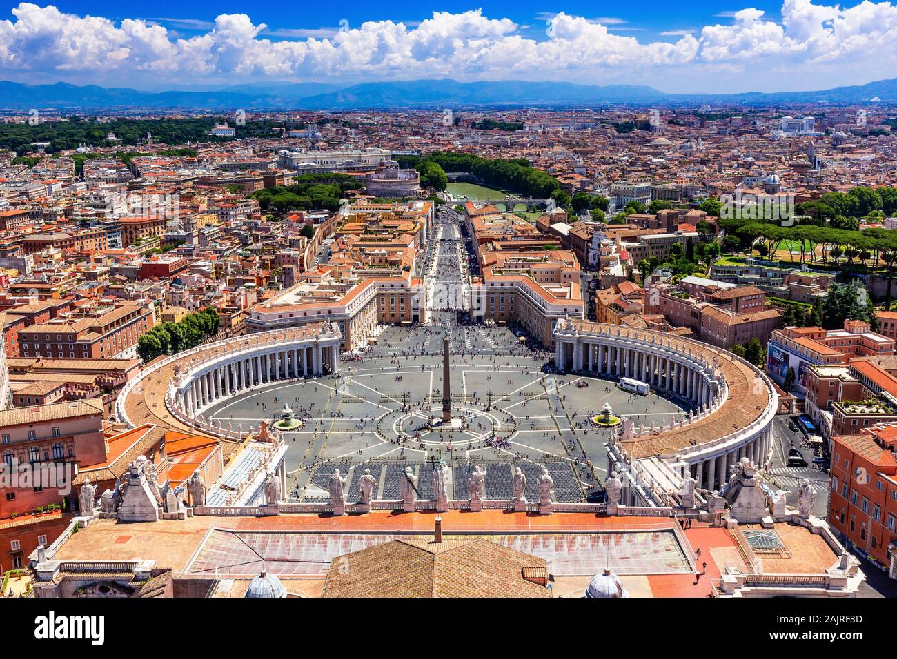 Roma, Italia. Famosa Piazza San Pietro in Vaticano e la vista aerea della città. Foto Stock