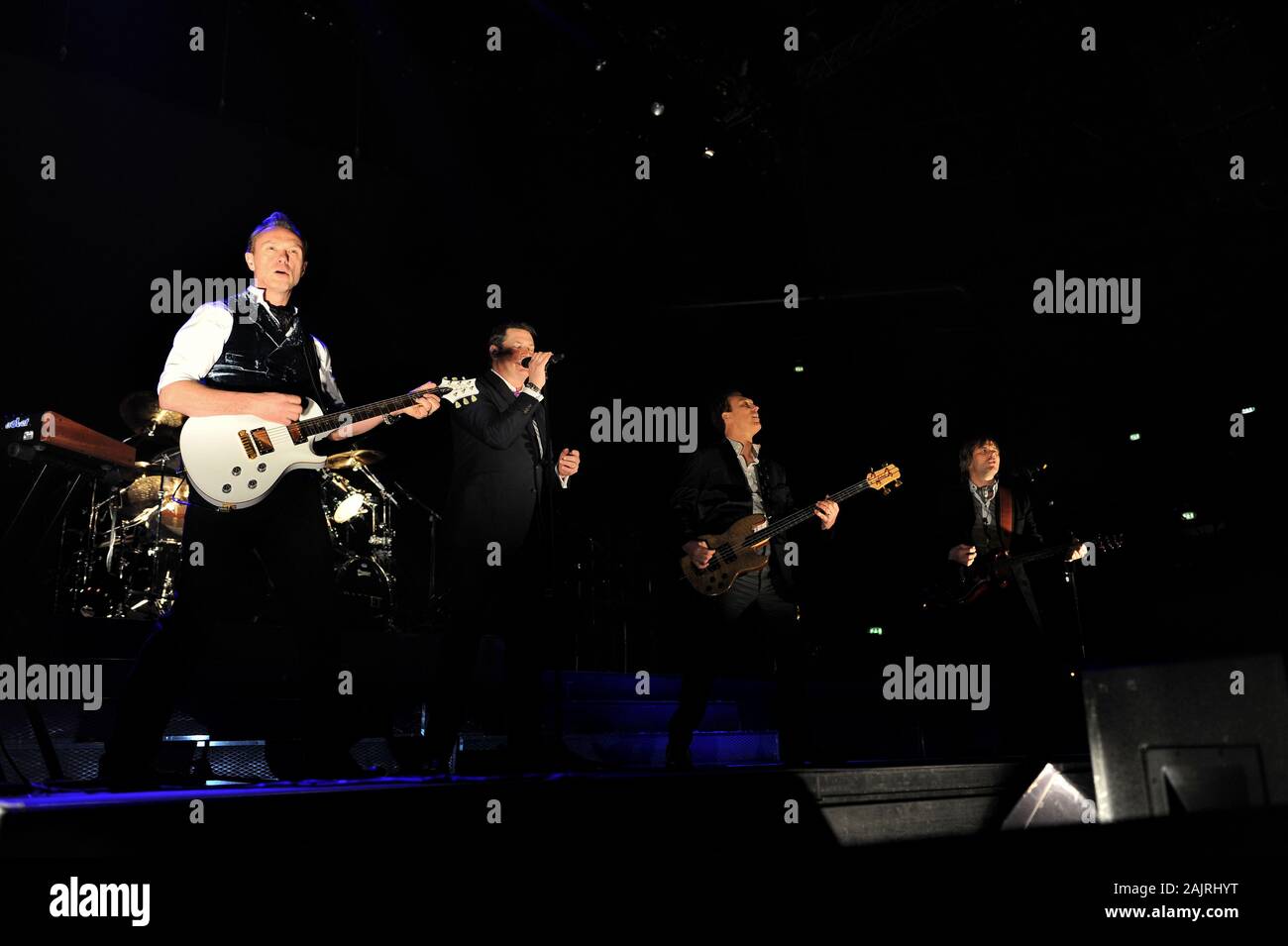 Milano Italia 01 Marzo 2010 : concerto dal vivo di Spandau Ballet presso il Mediolanum Forum di Assago: Spandau Ballet durante il concerto Foto Stock