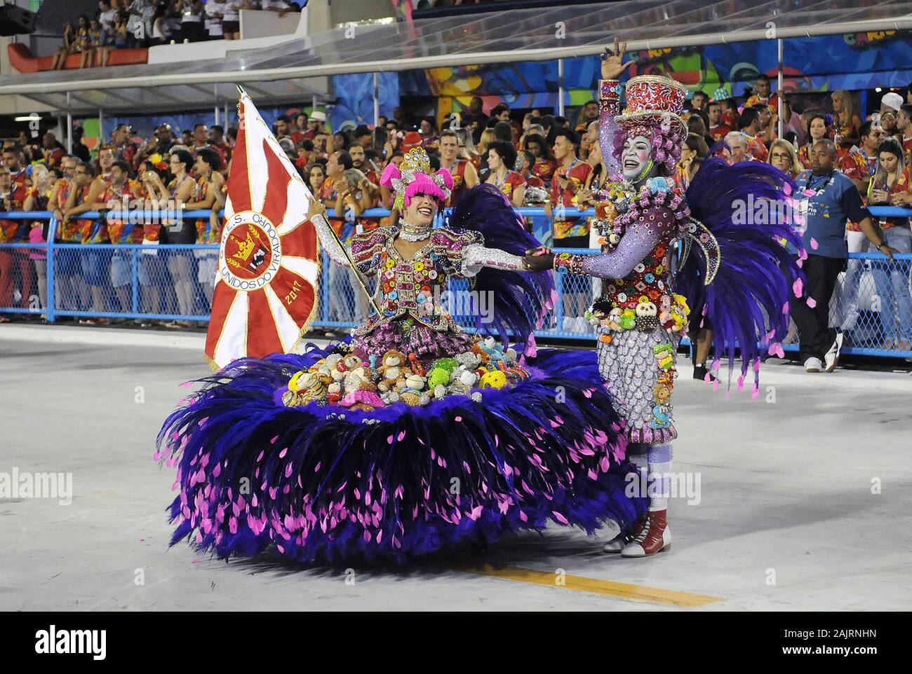 Rio de Janeiro, Brasile, 26 febbraio 2017. Sfilata delle scuole di samba durante il Vertice di Rio de Janeiro il carnevale, al Sambadrome, nella città di Rio de Janeiro. Foto Stock