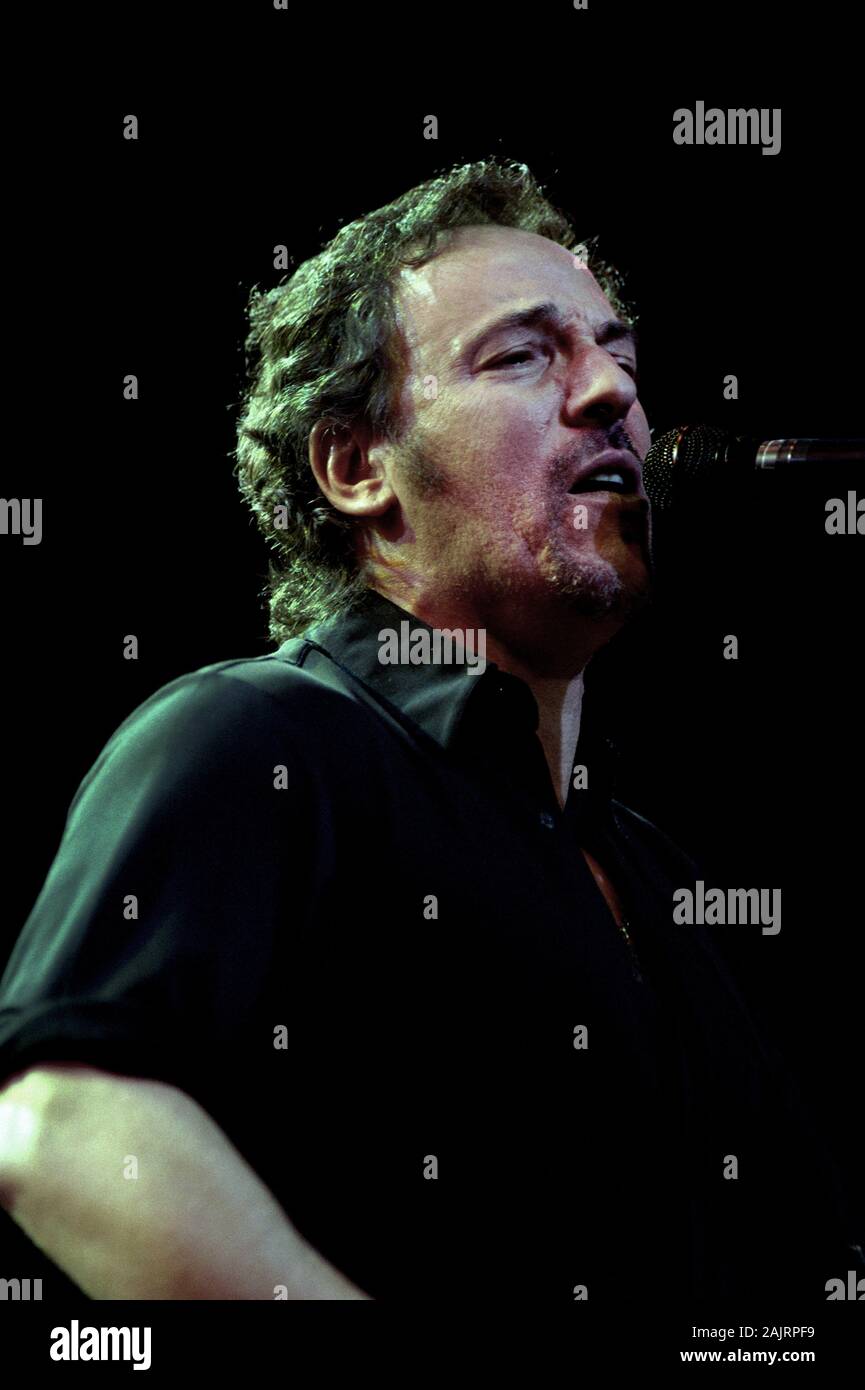 Milano, 19 aprile 1999 ,concerto dal vivo di Bruce Springsteen e la E Street Band presso il Filaforum di Assago: il cantante Bruce Springsteen durante il concerto Foto Stock