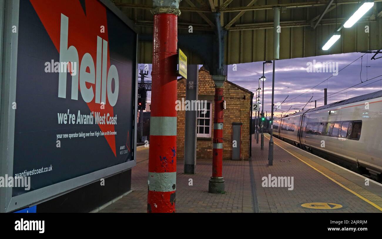 Avanti West Coast, WCML, West Coast Mainline - rebrand per FirstGroup TrenItalia, sostituzione di treni del Virgin Dec2019, alla stazione di Warrington Foto Stock