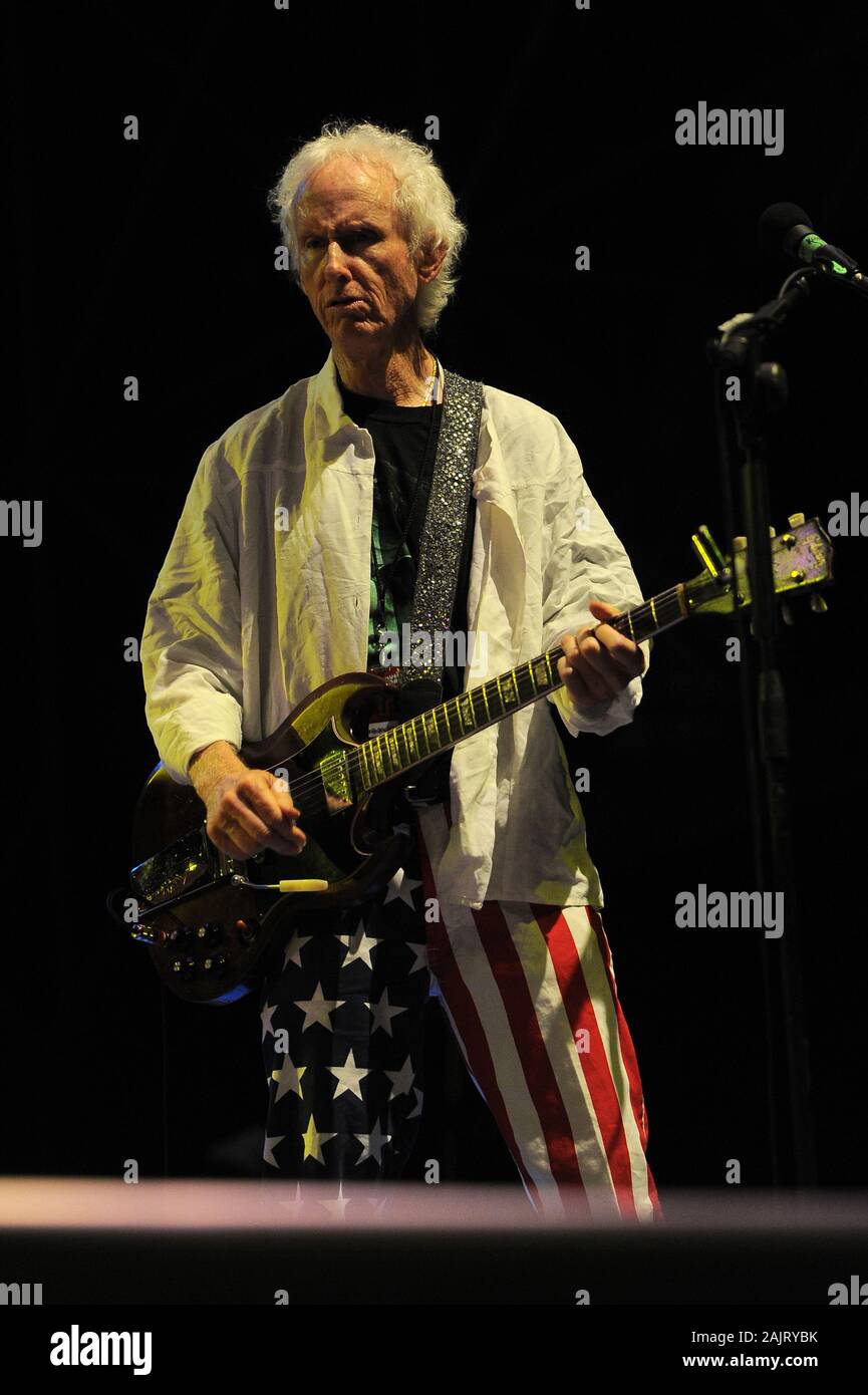 Milano, 08 luglio 2012, concerto dal vivo di Ray Manzarek e Robby Krieger delle porte , presso l' Ippodromo del galoppo': Robby Krieger durante il concerto Foto Stock