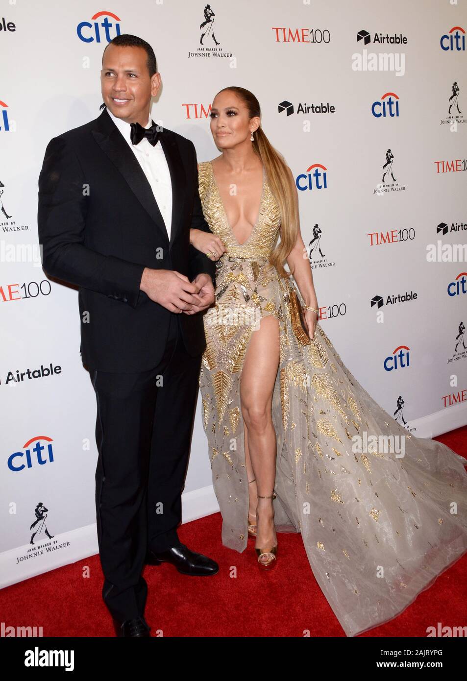 Alex Rodriguez (L) e Jennifer Lopez frequentare il tempo 2018 100 Gala al Jazz al Lincoln Center il 24 aprile 2018 a New York City. Foto Stock